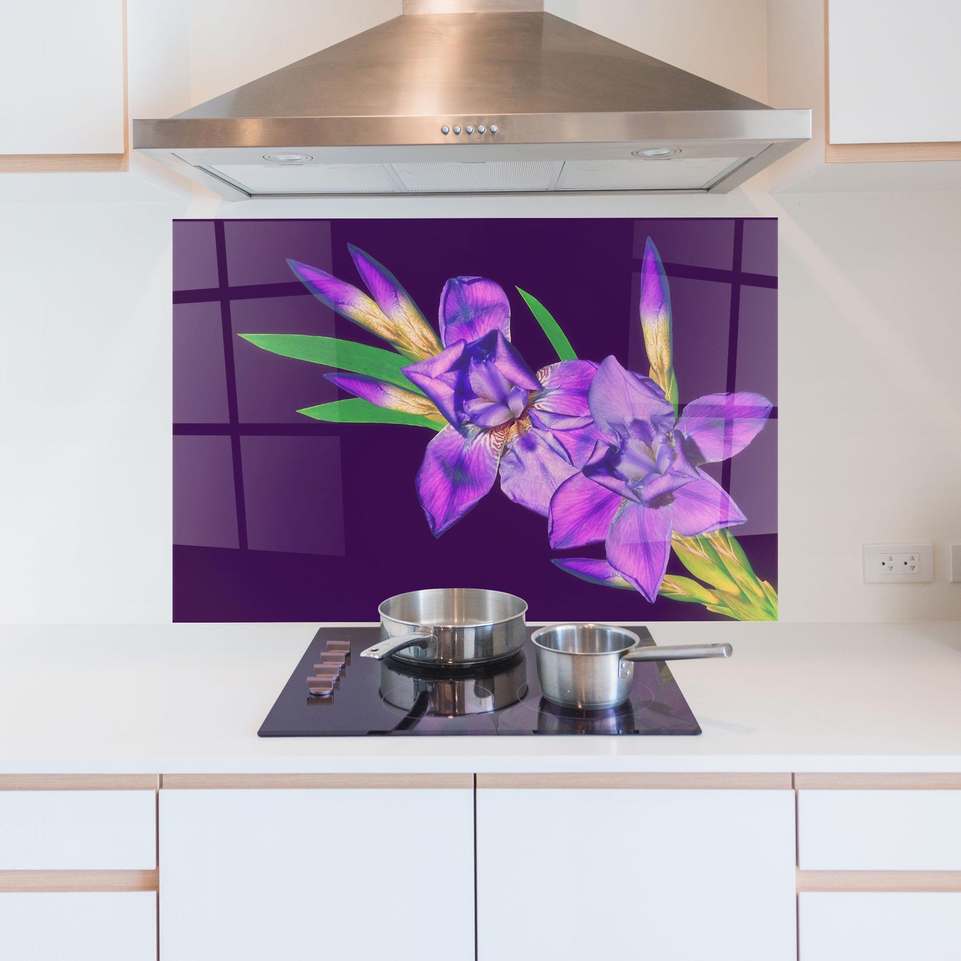 Konyhai üveg hátfal Iris On Purple mockup 5