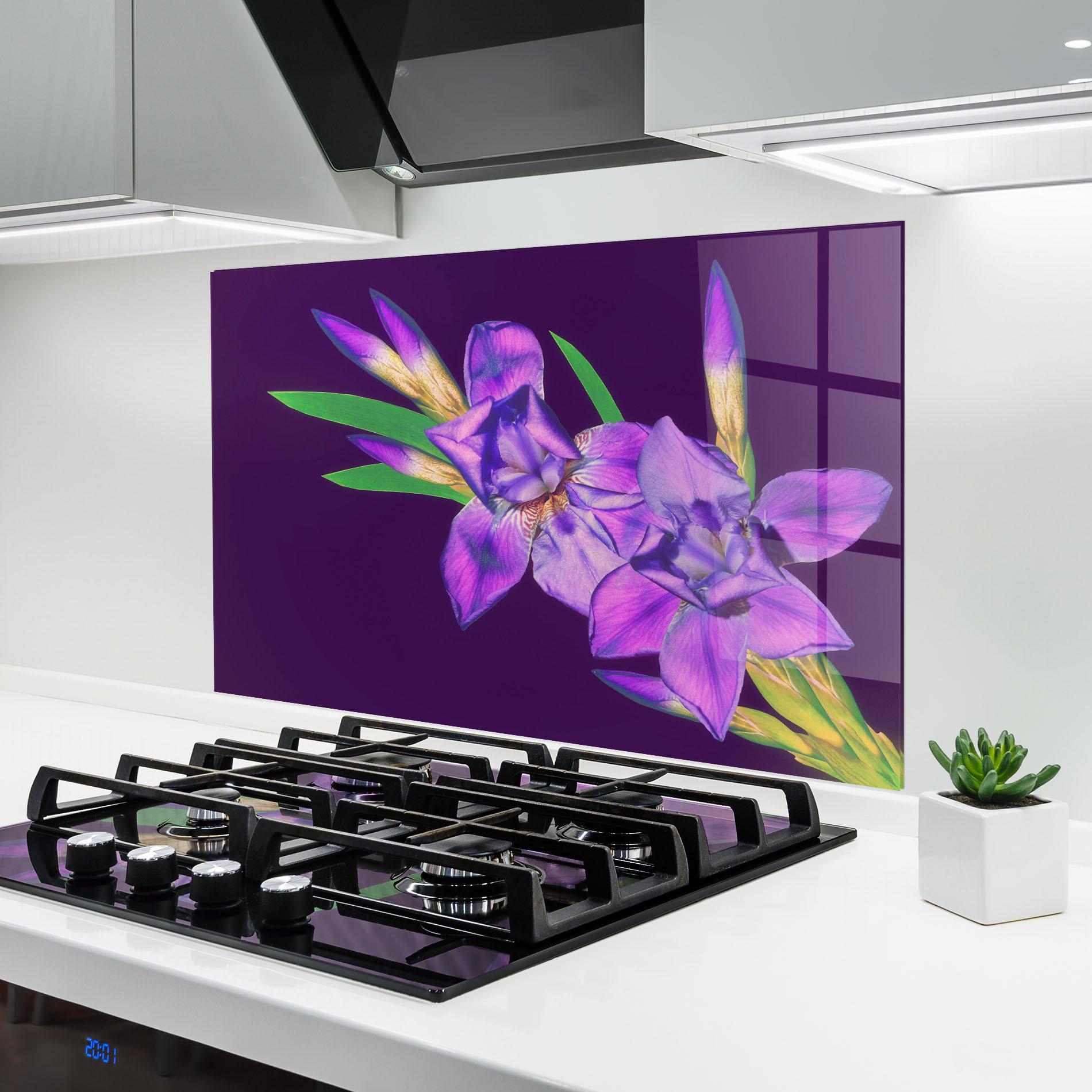 Konyhai üveg hátfal Iris On Purple mockup 6