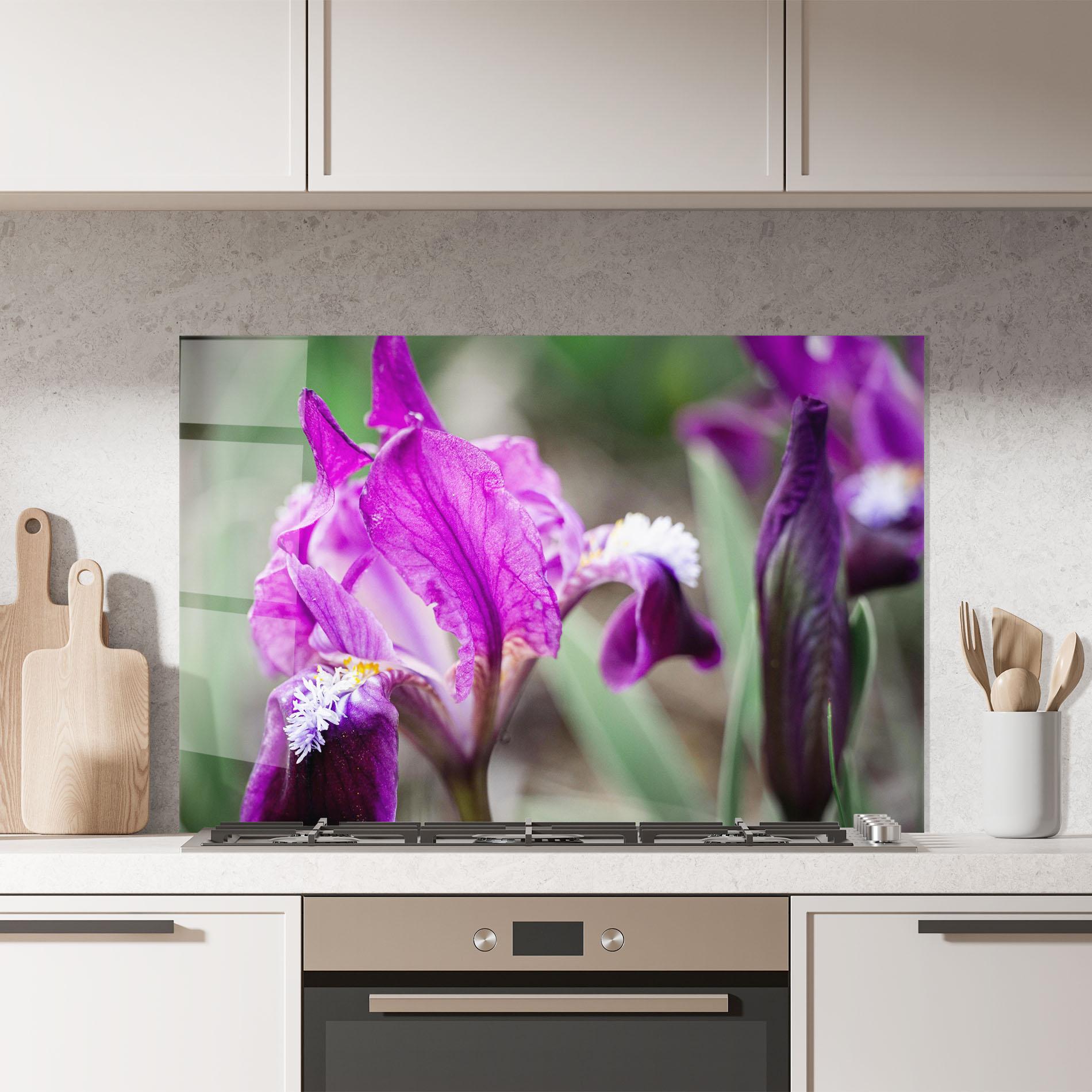 Konyhai üveg hátfal Dark Pink Iris mockup 7