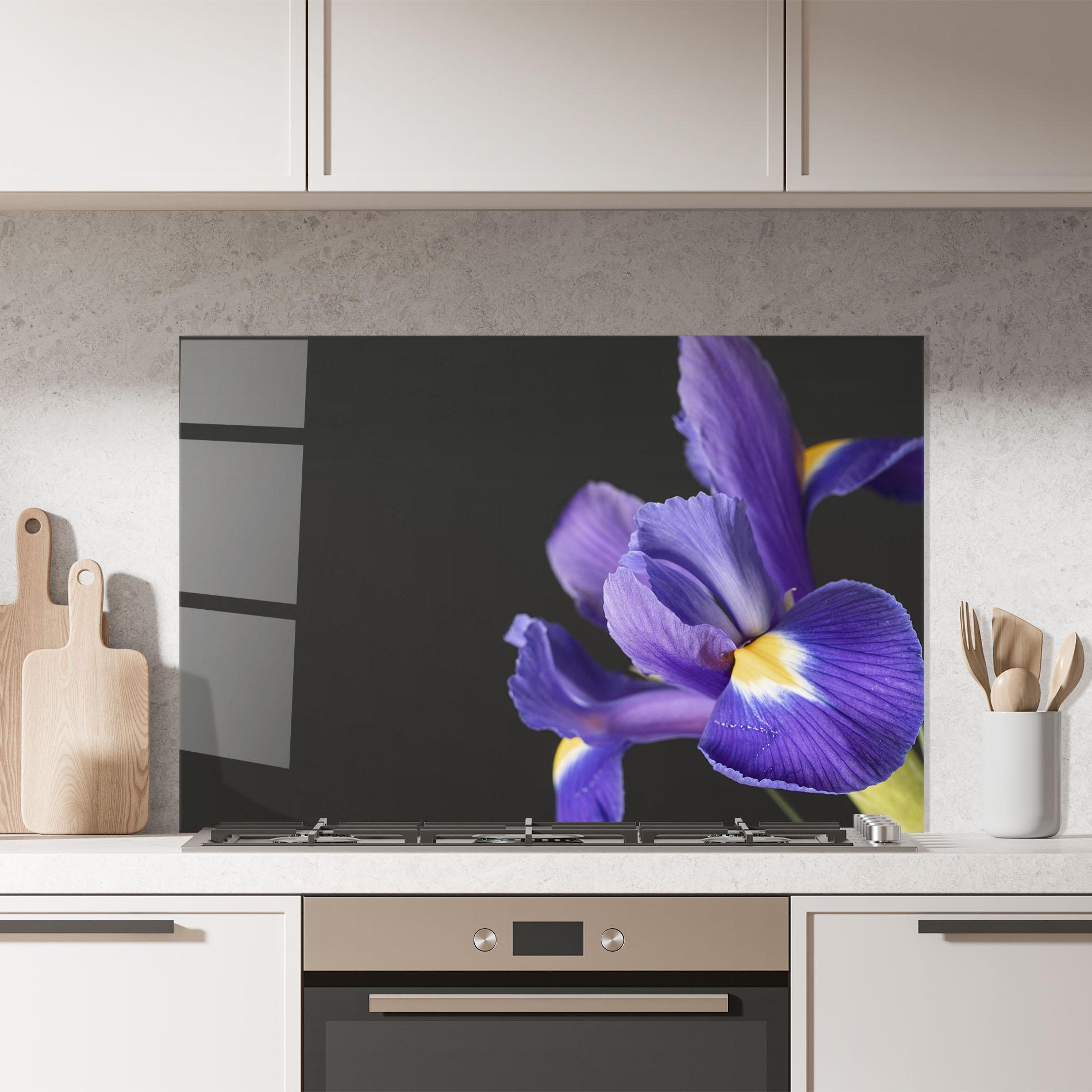 Konyhai üveg hátfal Iris On Black mockup 7