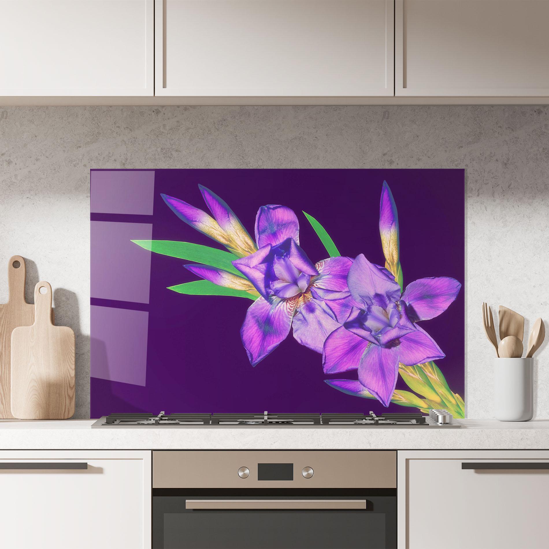 Konyhai üveg hátfal Iris On Purple mockup 7