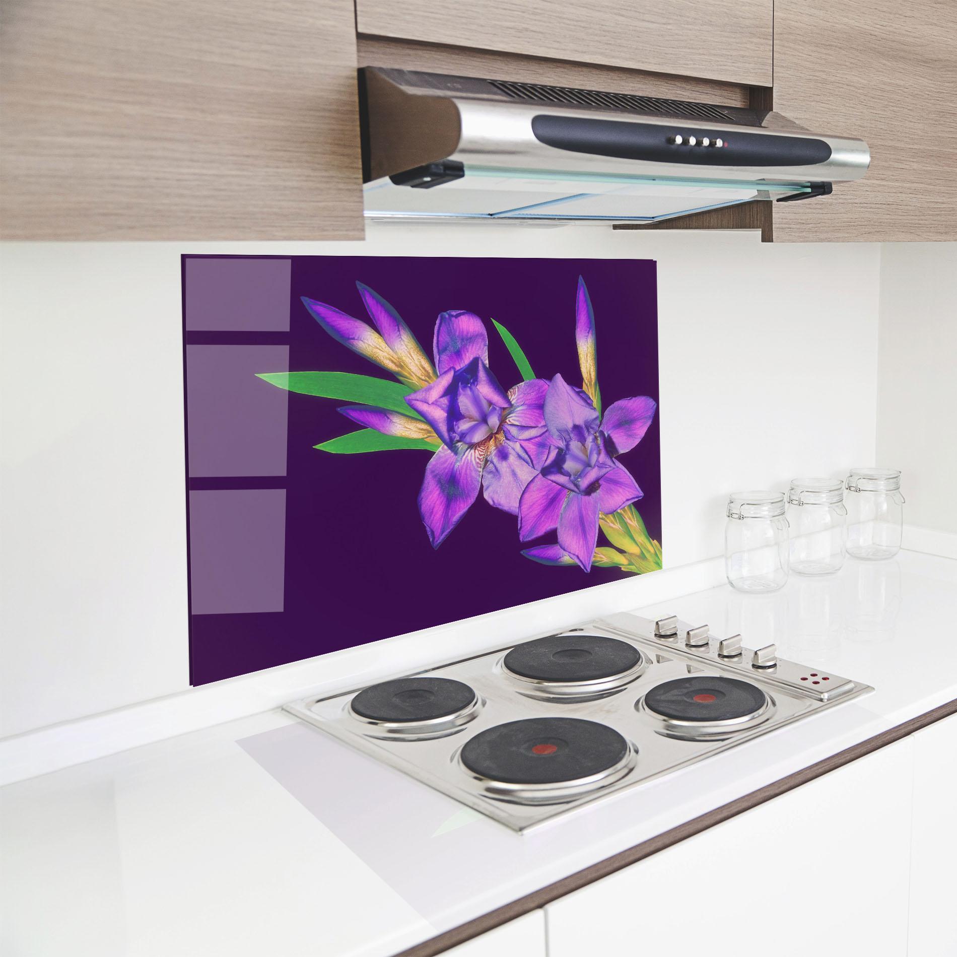 Konyhai üveg hátfal Iris On Purple mockup 8