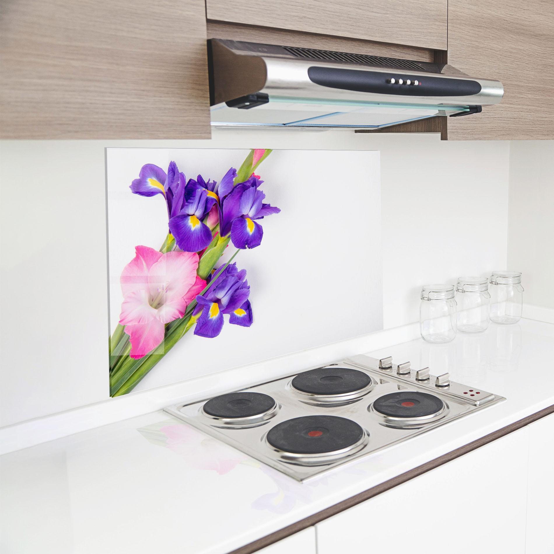 Konyhai üveg hátfal Iris On The Table mockup 8