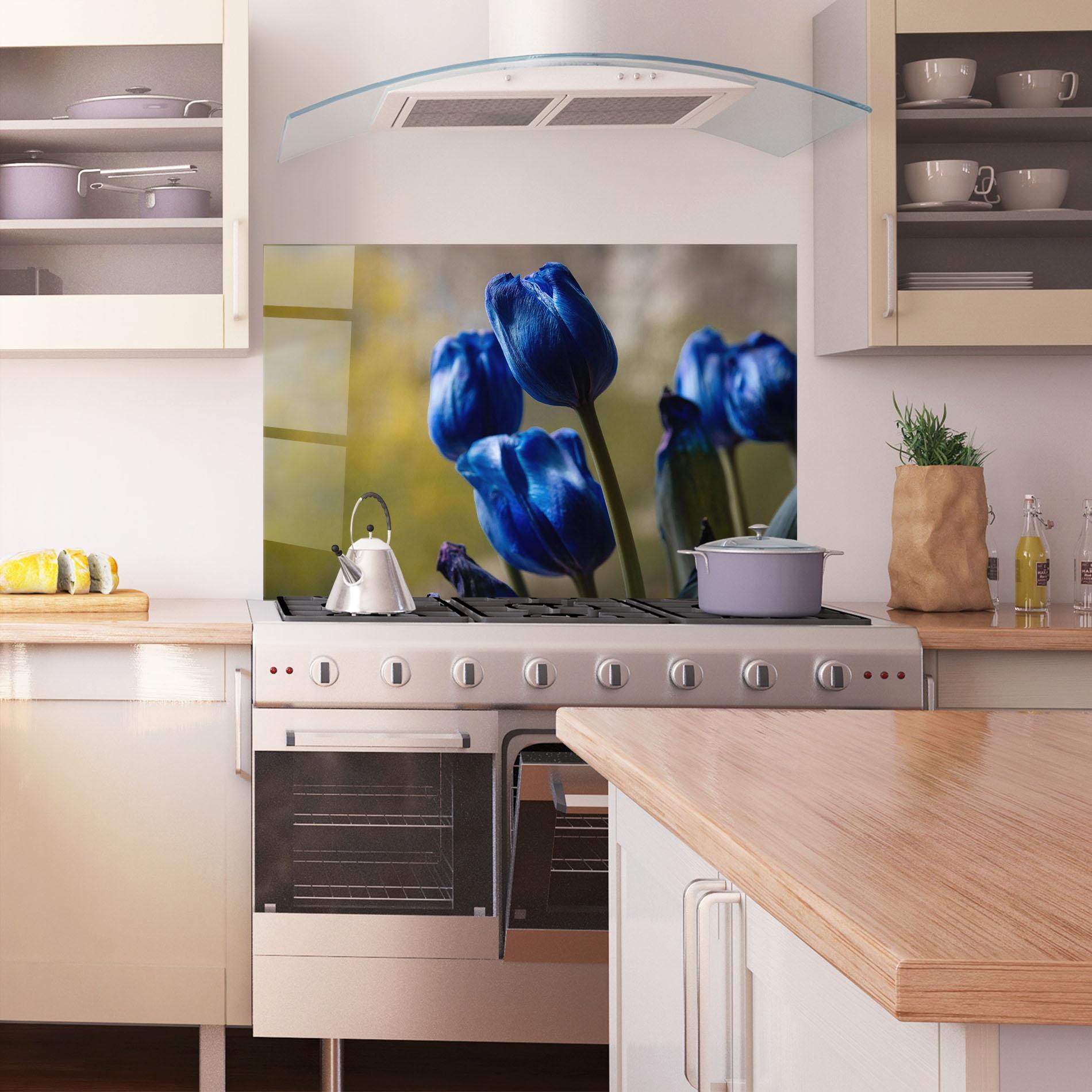 Konyhai üveg hátfal Blue Tulips mockup 1