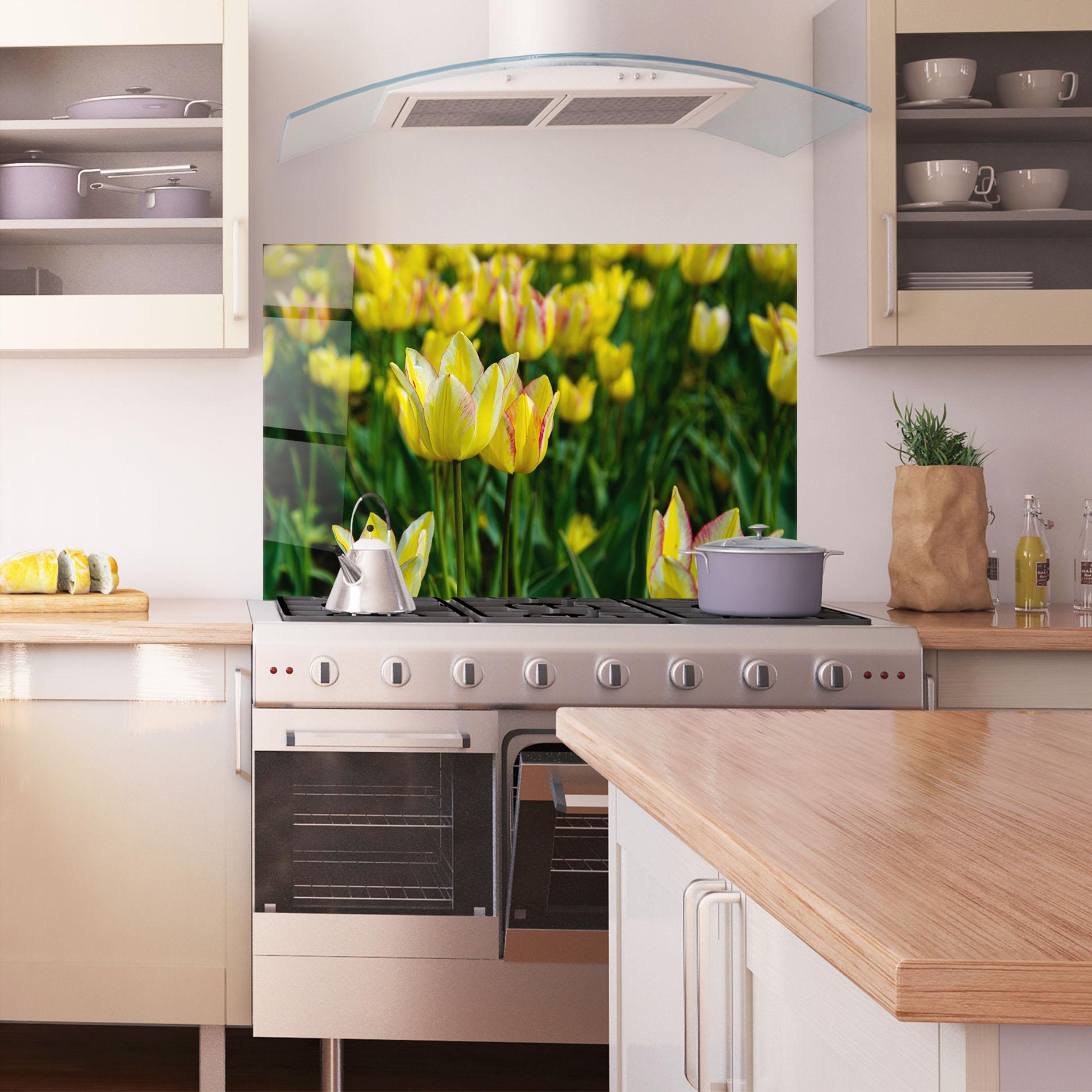 Konyhai üveg hátfal Light Yellow Tulips mockup 1