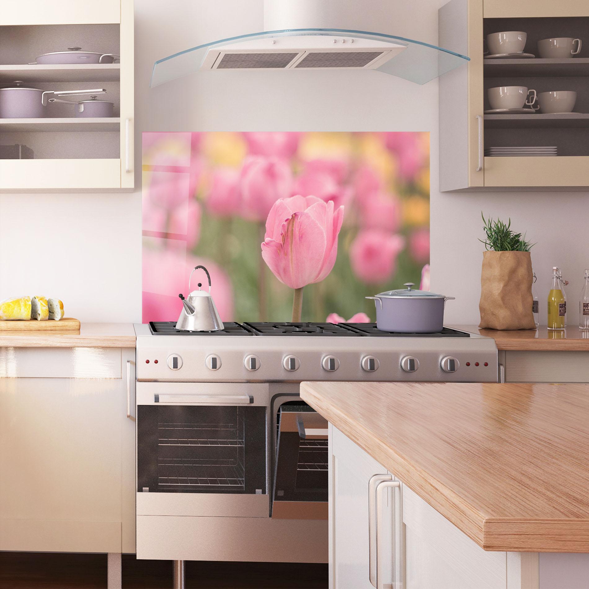 Konyhai üveg hátfal Pastel Tulips In Garden mockup 1