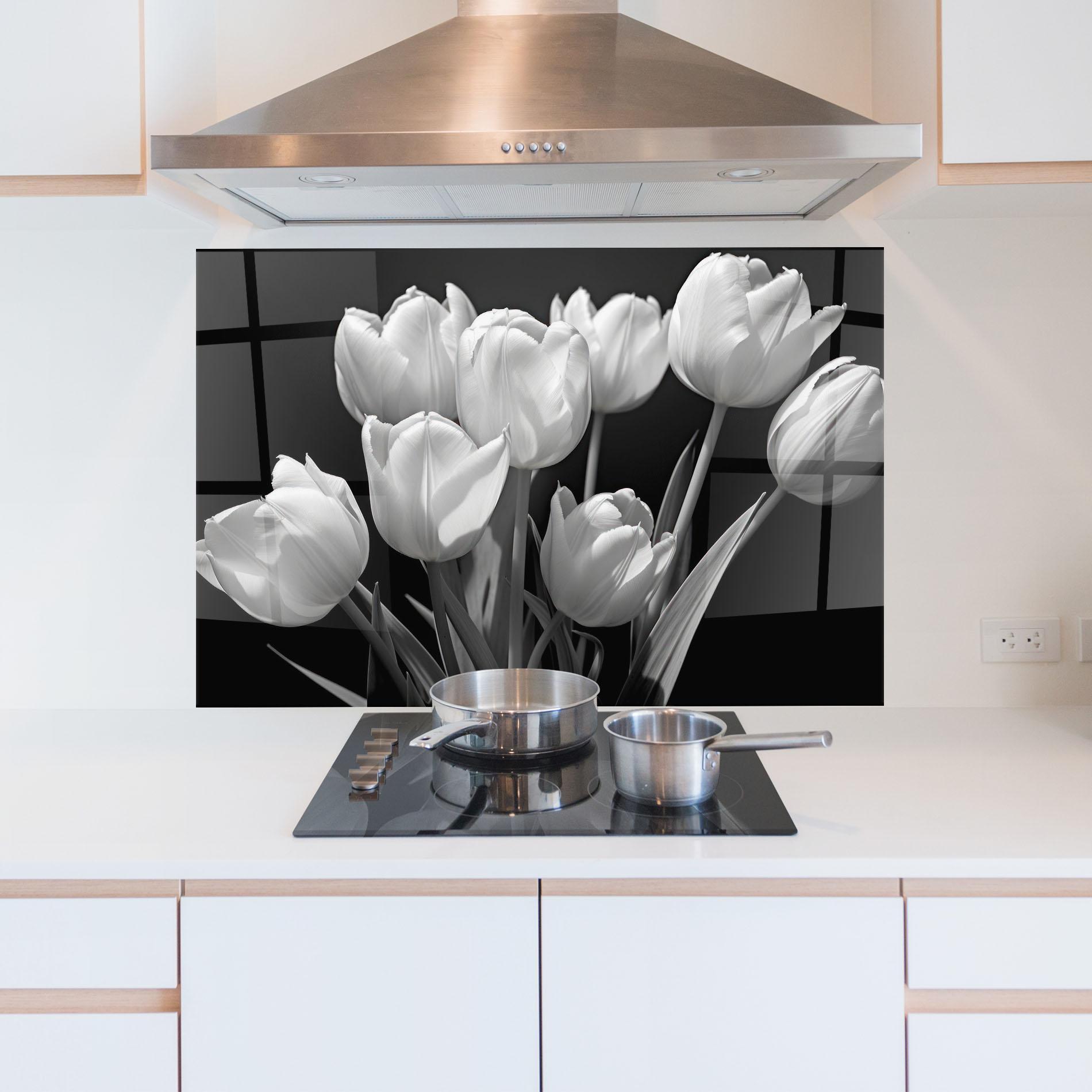 Konyhai üveg hátfal Light Grey Tulips mockup 5