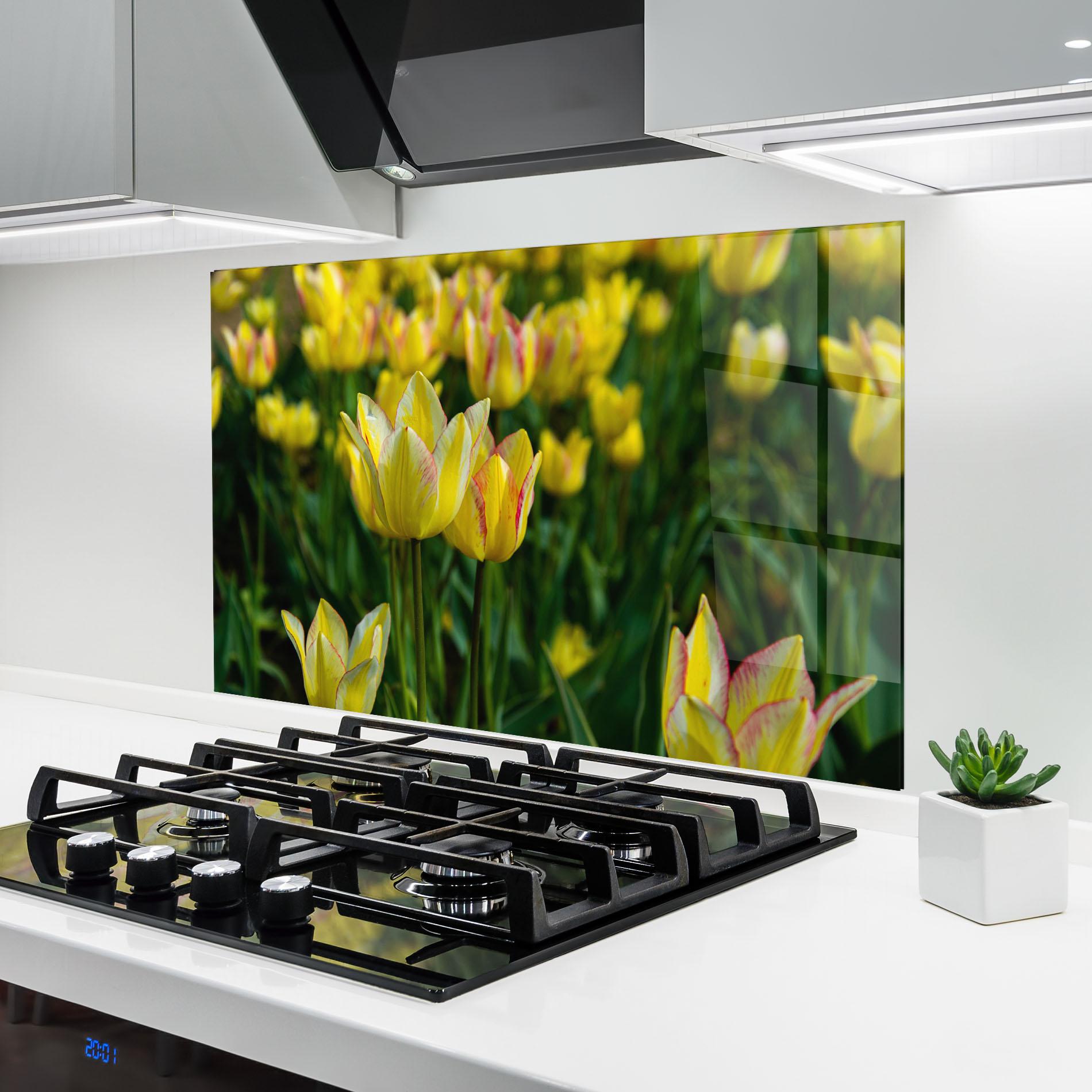 Konyhai üveg hátfal Light Yellow Tulips mockup 6