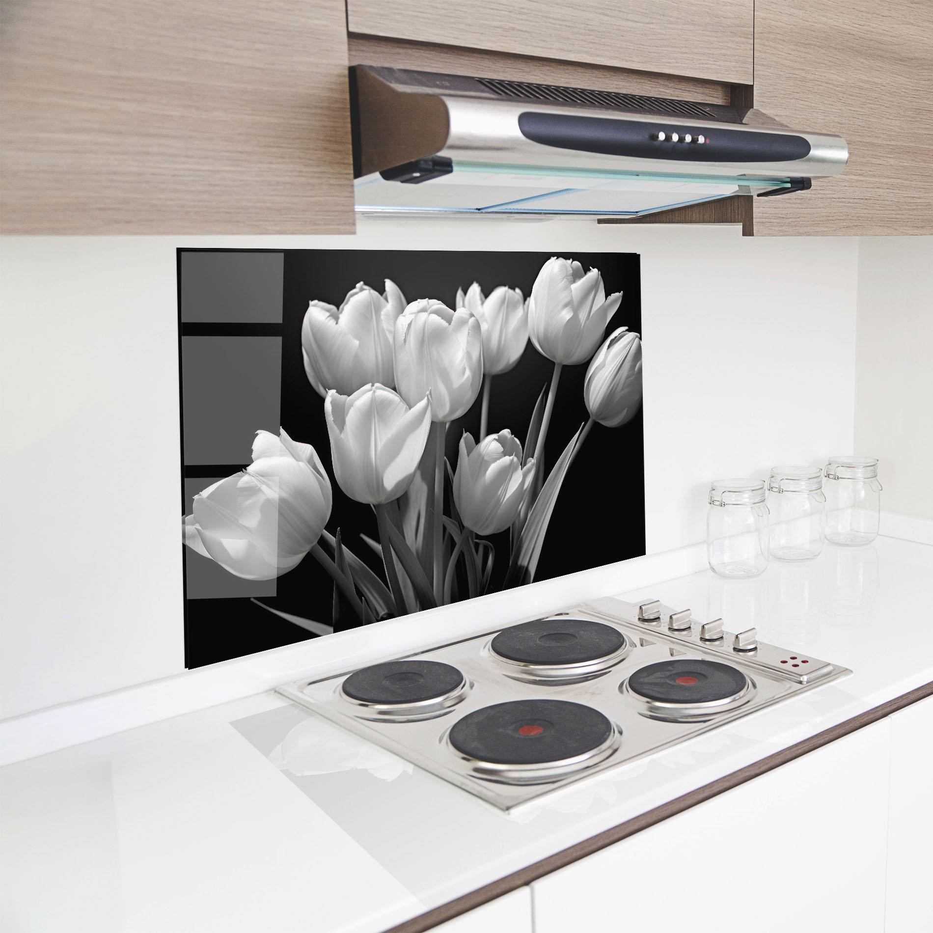 Konyhai üveg hátfal Light Grey Tulips mockup 8