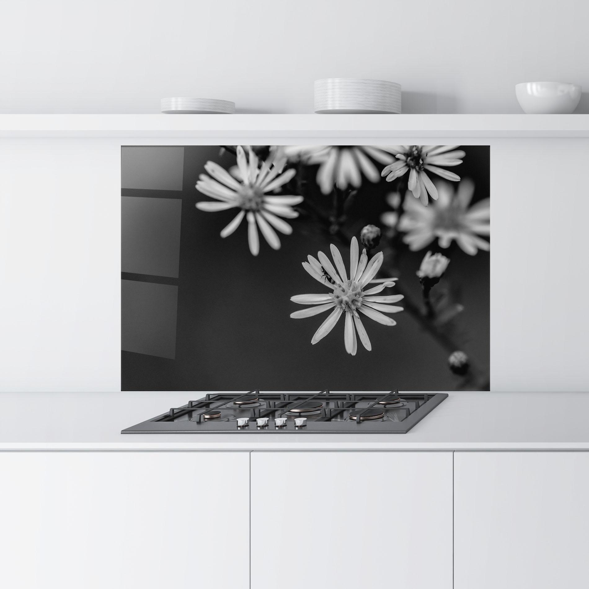 Konyhai üveg hátfal Grey Small Daisy mockup 9