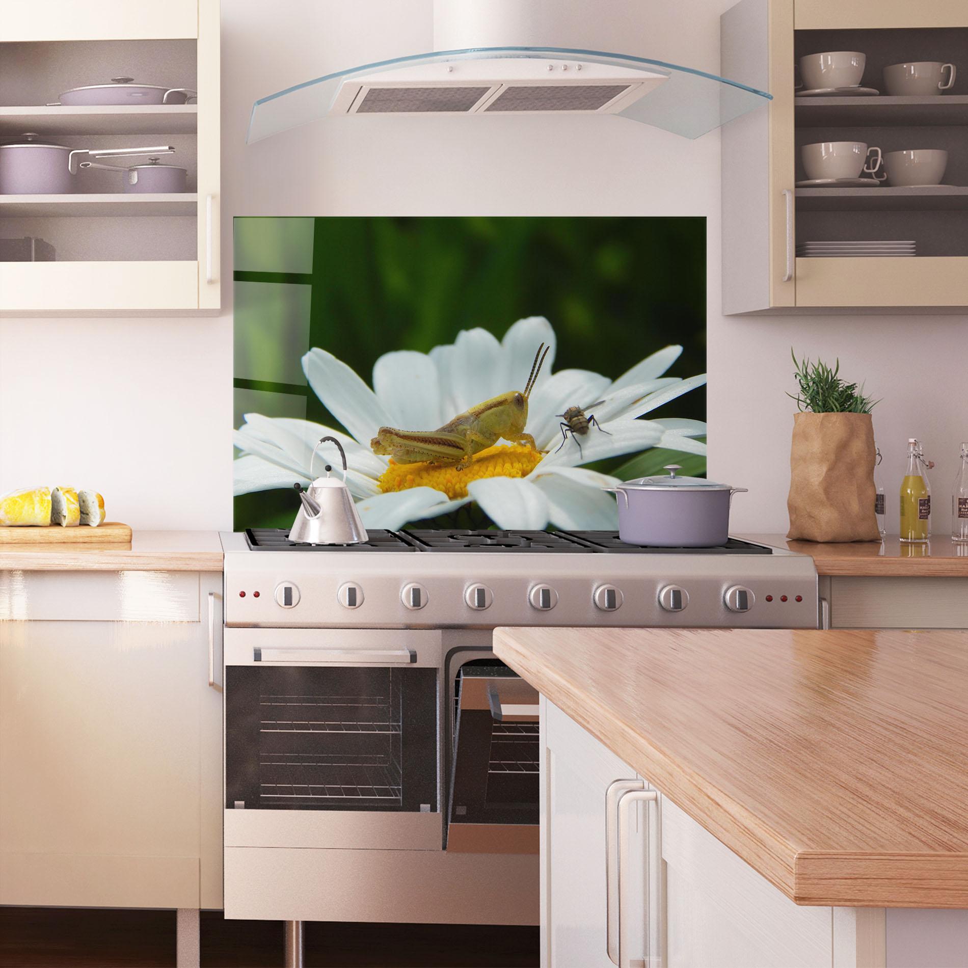 Konyhai üveg hátfal Cricket On Daisy mockup 1