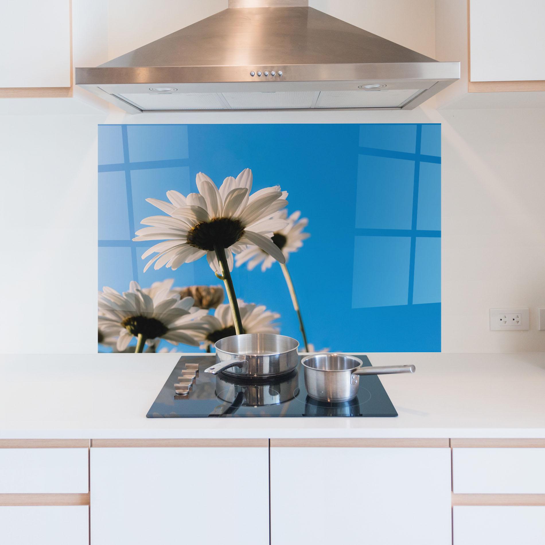 Konyhai üveg hátfal Blue Sky Daisy mockup 5