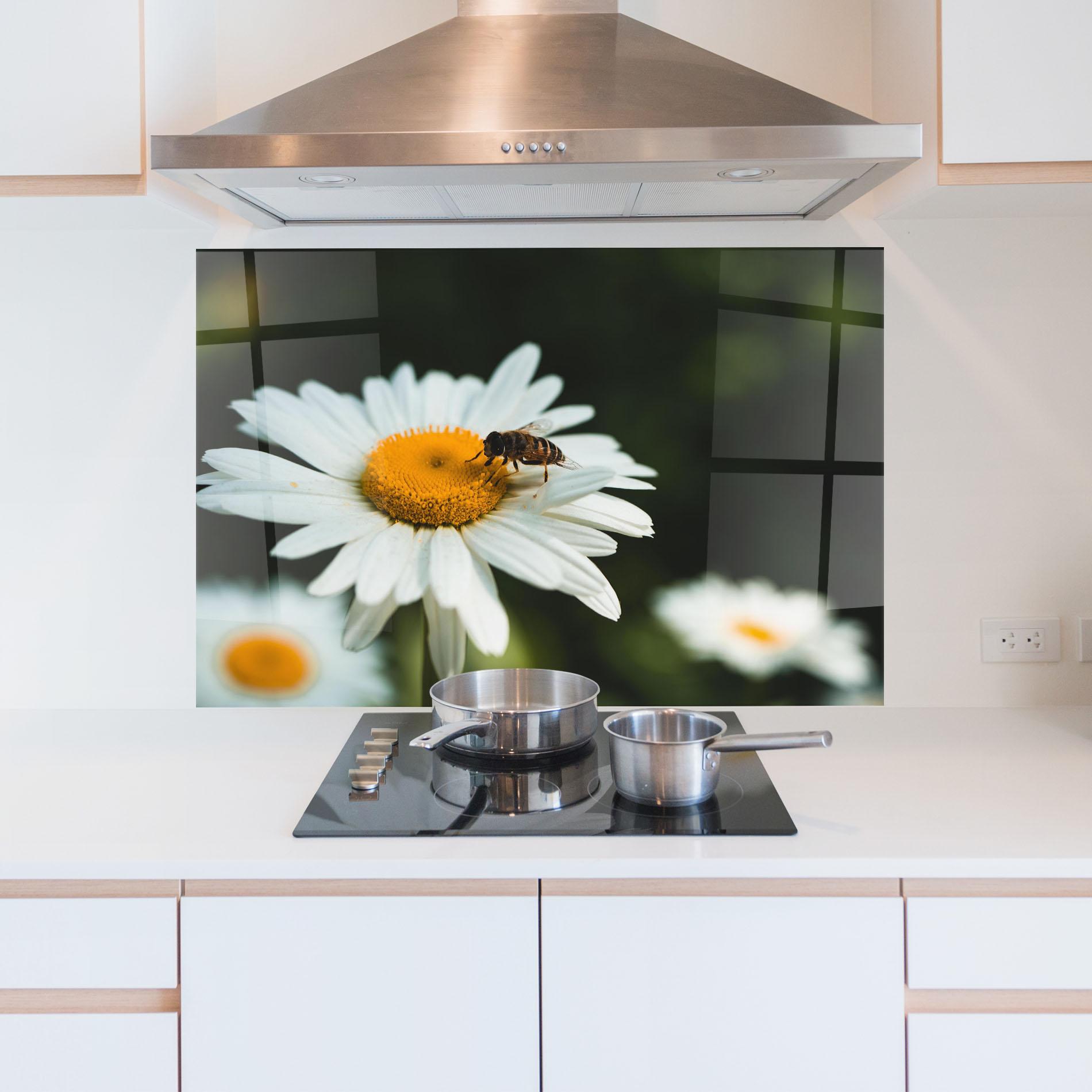 Konyhai üveg hátfal Pollen From Daisy mockup 5