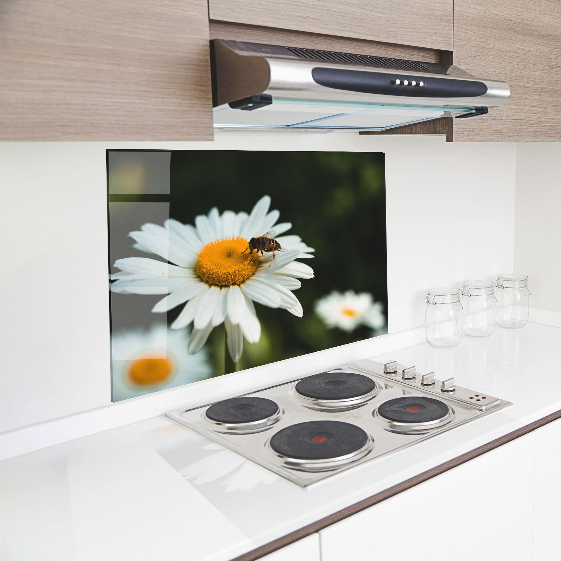 Konyhai üveg hátfal Pollen From Daisy mockup 8