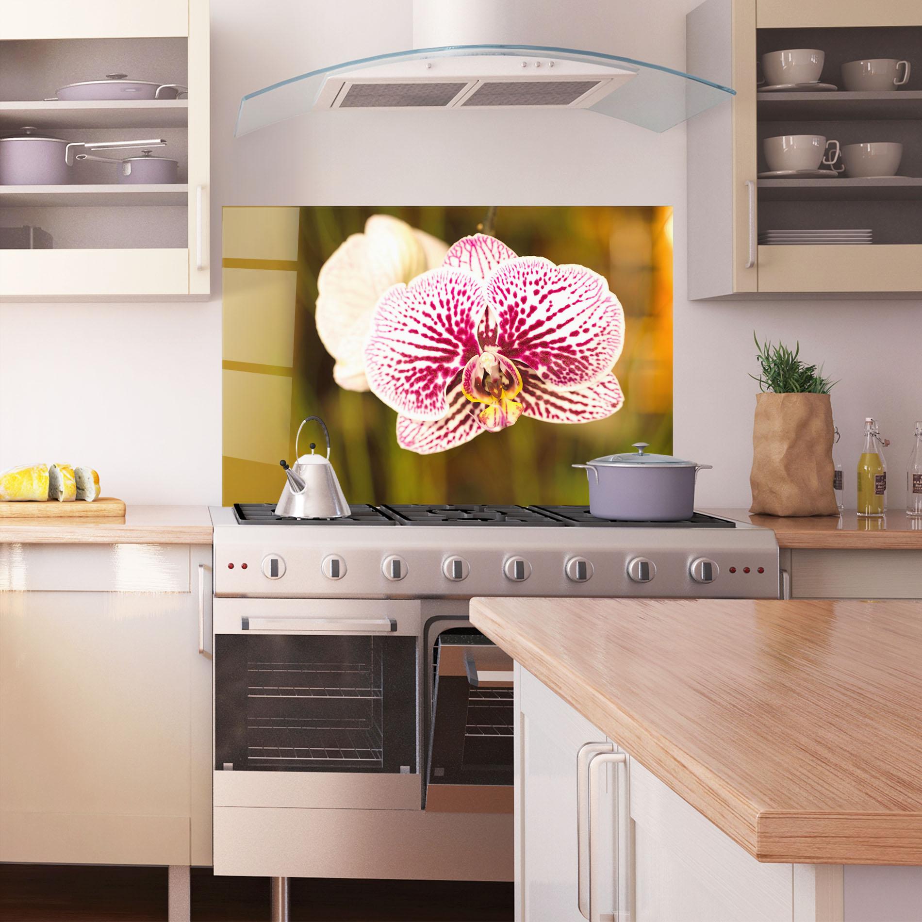Konyhai üveg hátfal Garden Orchids mockup 1