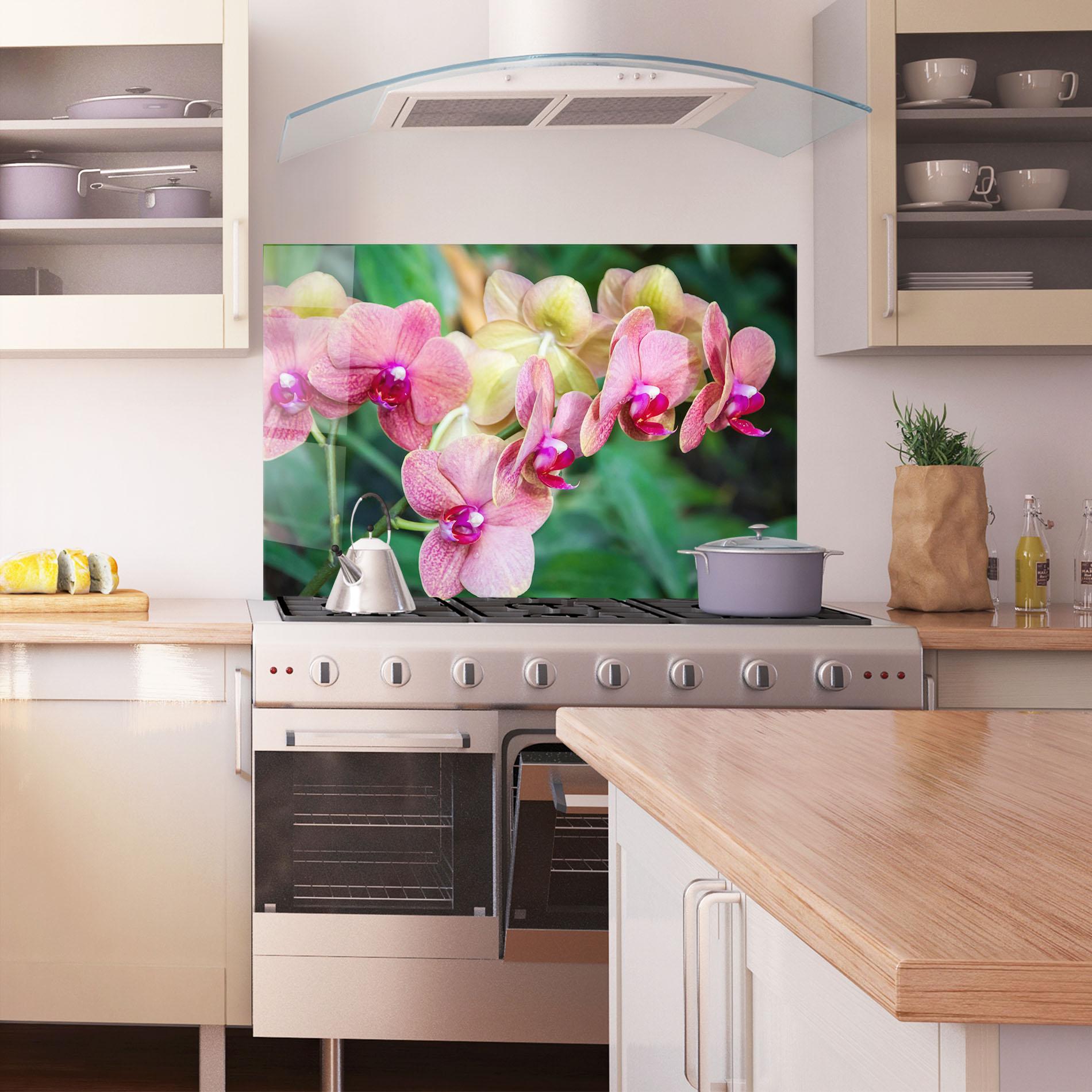 Konyhai üveg hátfal Yellow Oink Orchid mockup 1