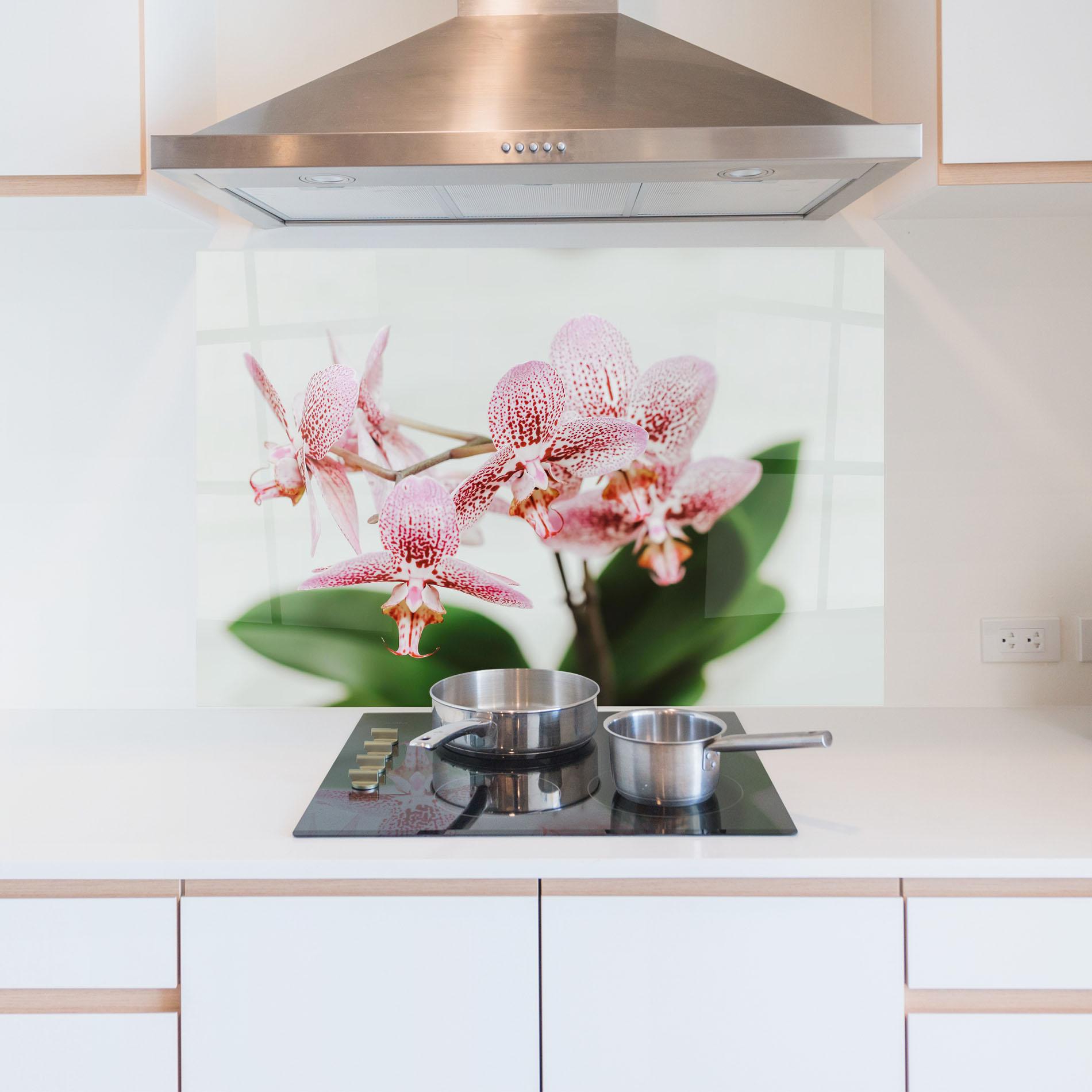 Konyhai üveg hátfal Green Orchids mockup 5