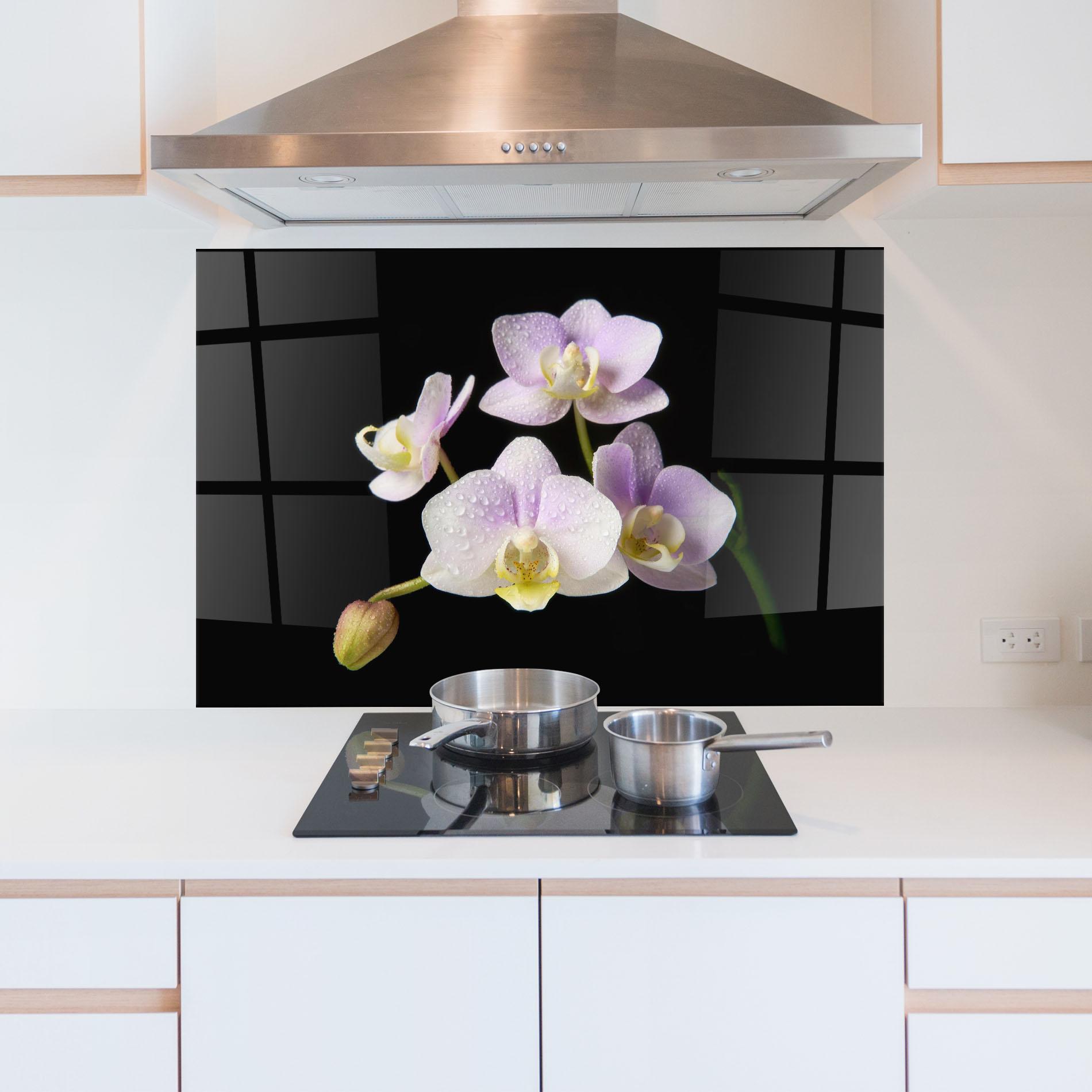Konyhai üveg hátfal Light Purple Orchid On Black mockup 5