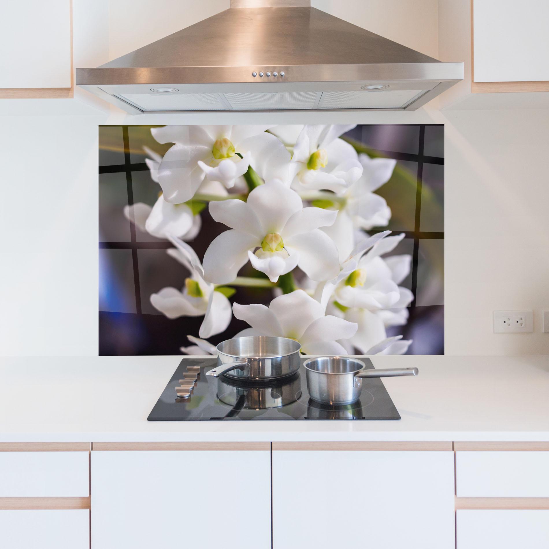 Konyhai üveg hátfal Small White Orchids mockup 5