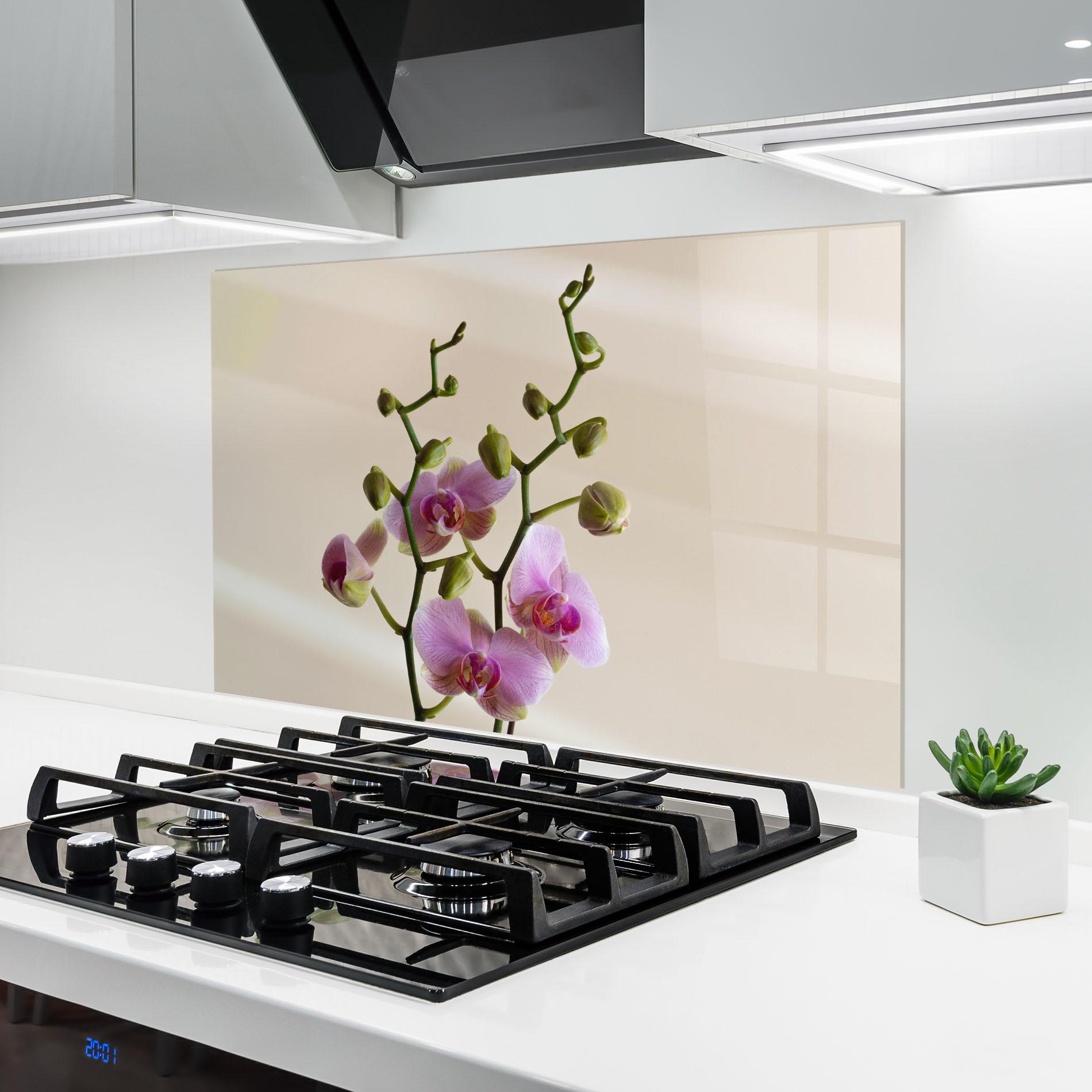 Konyhai üveg hátfal Purple Orchid On Cream mockup 6
