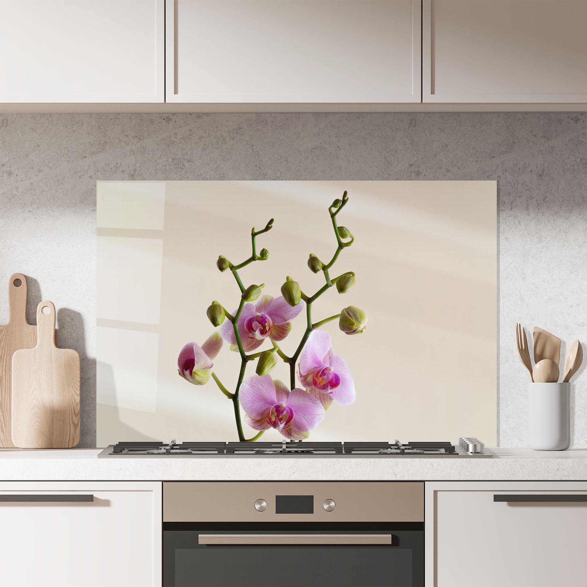 Konyhai üveg hátfal Purple Orchid On Cream mockup 7