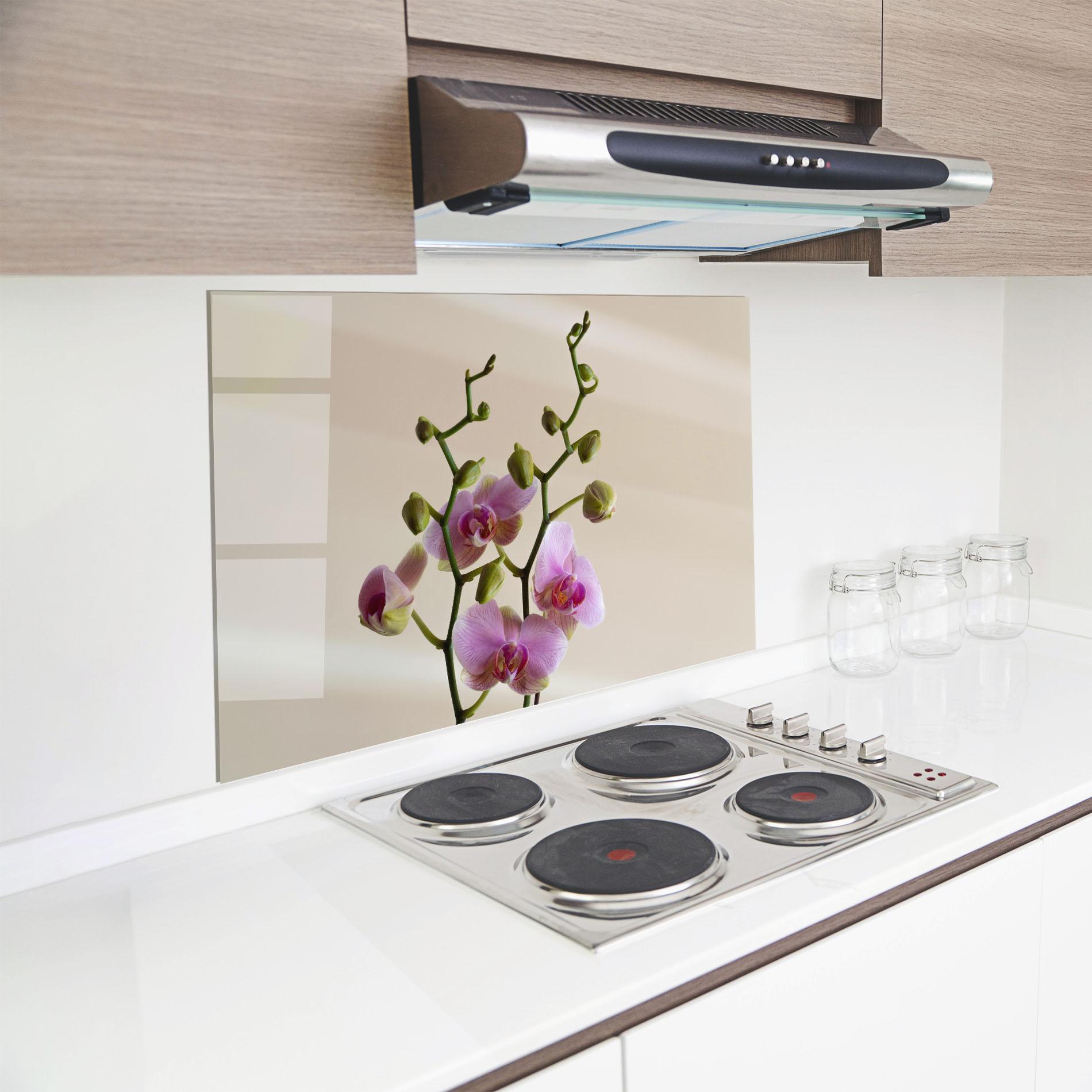 Konyhai üveg hátfal Purple Orchid On Cream mockup 8