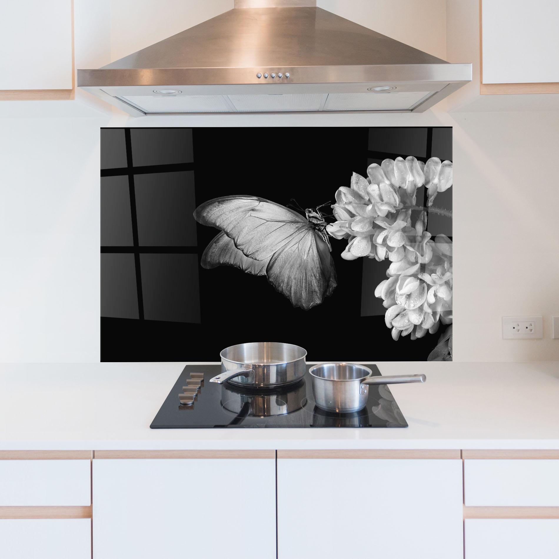 Konyhai üveg hátfal Grey Butterfly mockup 5