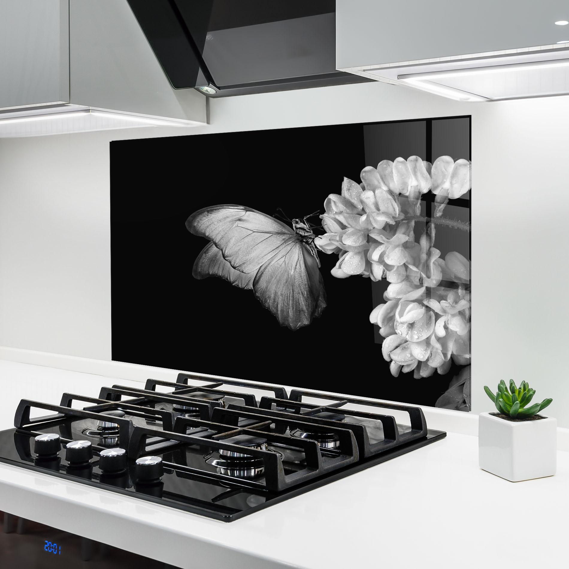 Konyhai üveg hátfal Grey Butterfly mockup 6