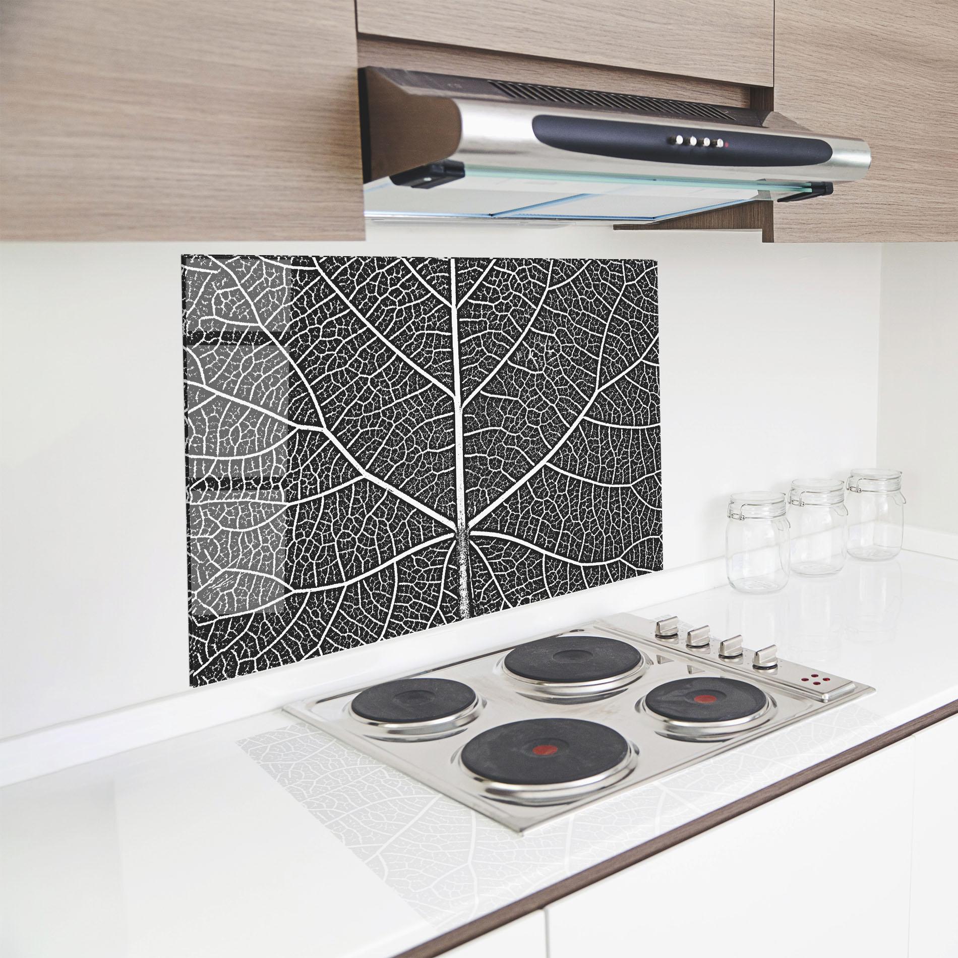 Konyhai üveg hátfal Close Grey Leaf mockup 8