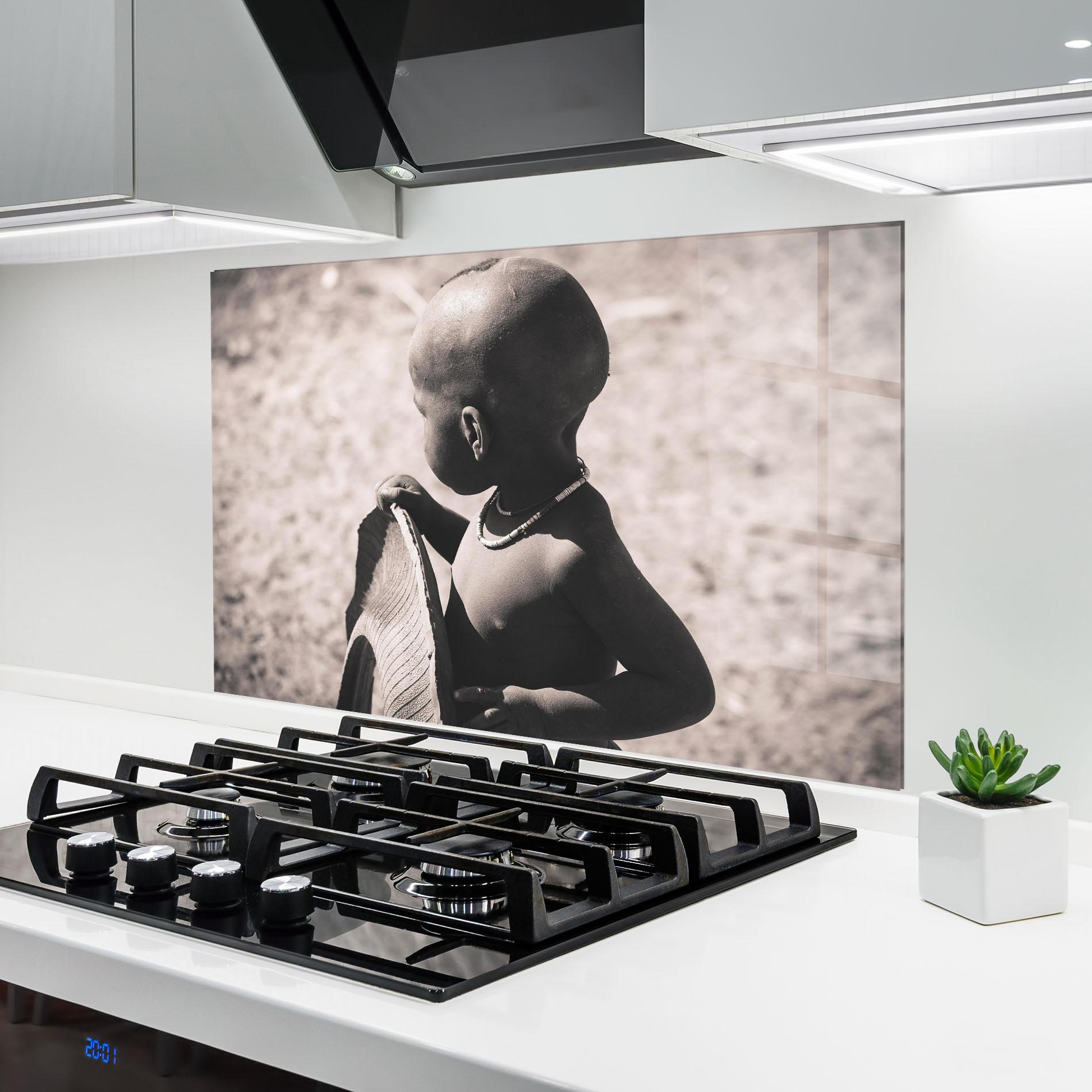 Konyhai üveg hátfal African Little Child mockup 6