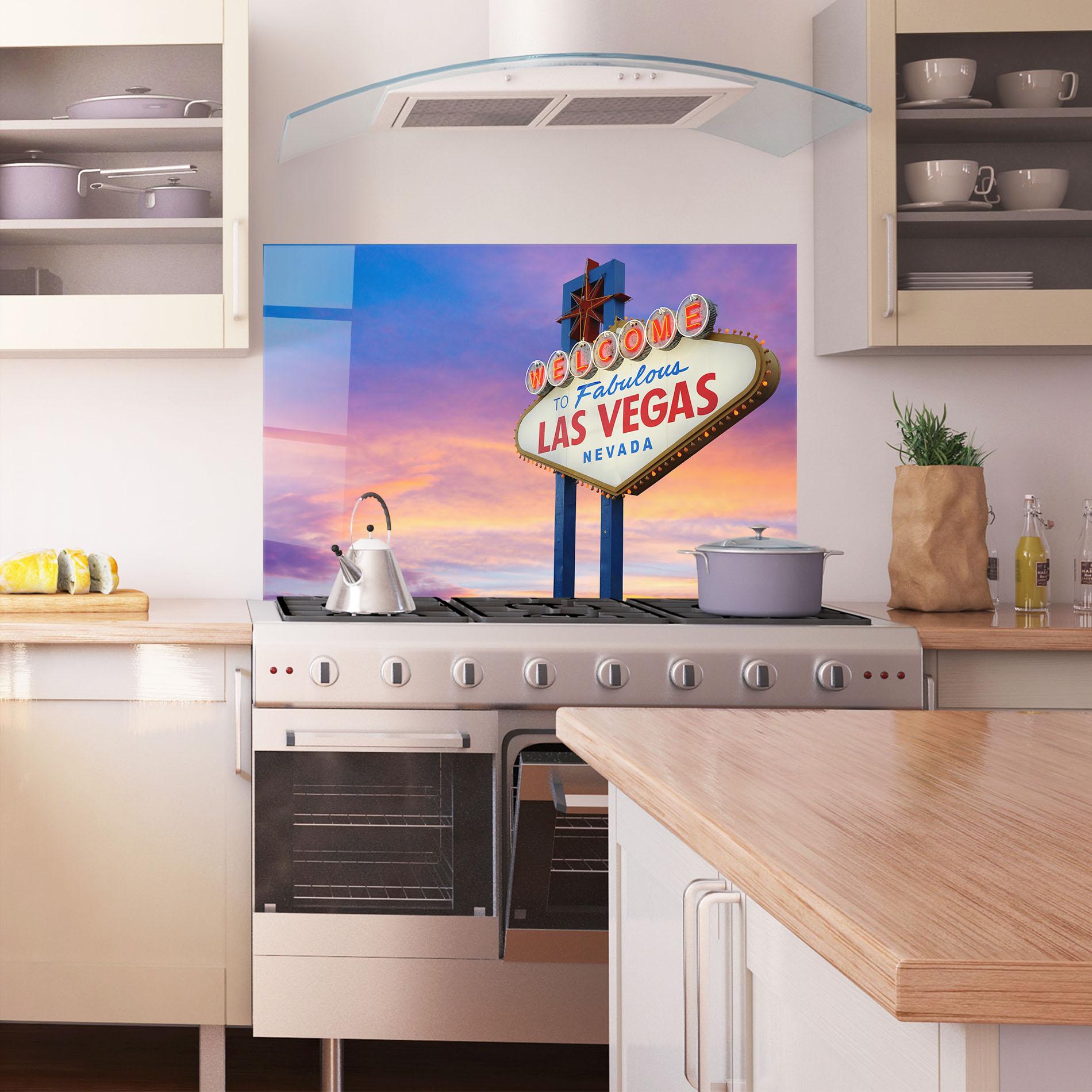 Konyhai üveg hátfal Las Vegas Sign mockup 1