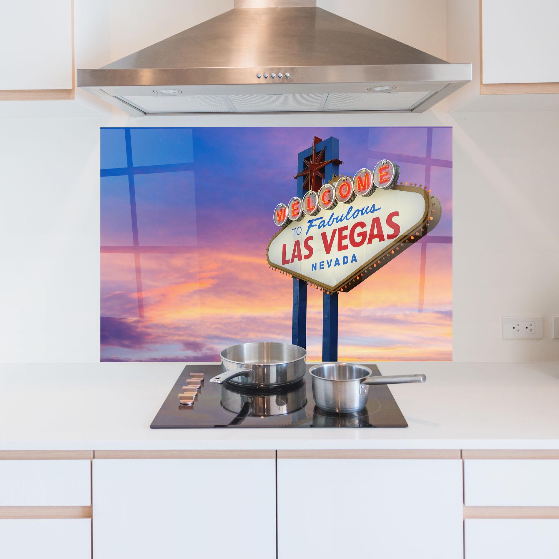 Konyhai üveg hátfal Las Vegas Sign mockup 5
