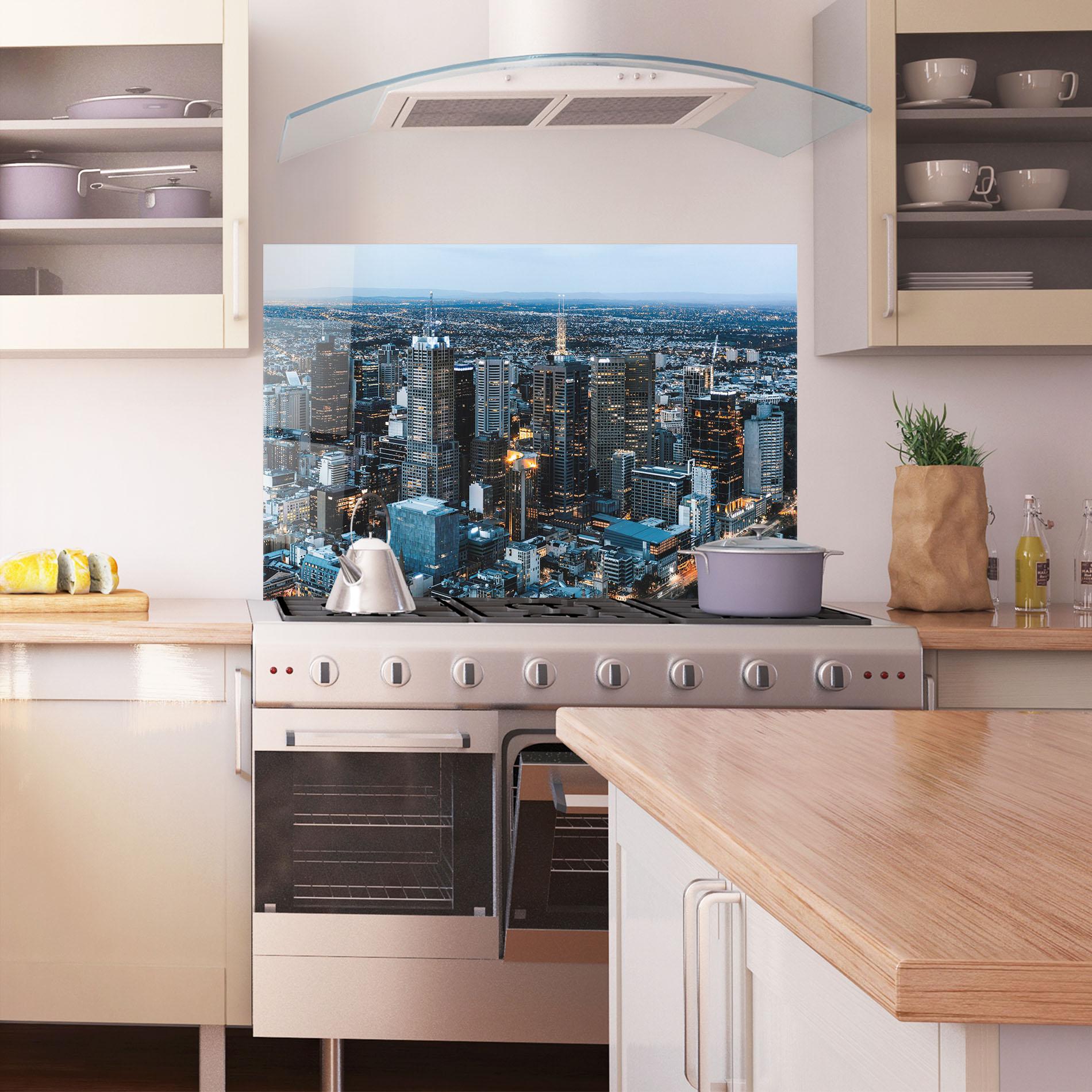 Konyhai üveg hátfal Yellow Lights Skyline mockup 1