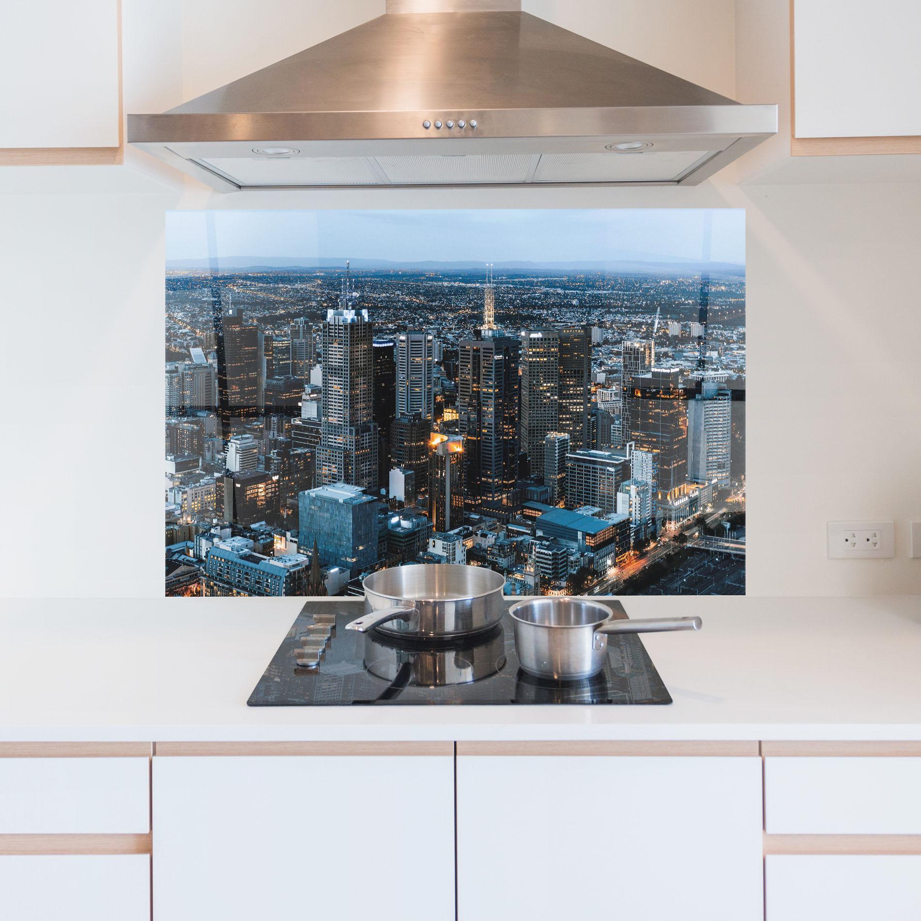 Konyhai üveg hátfal Yellow Lights Skyline mockup 5