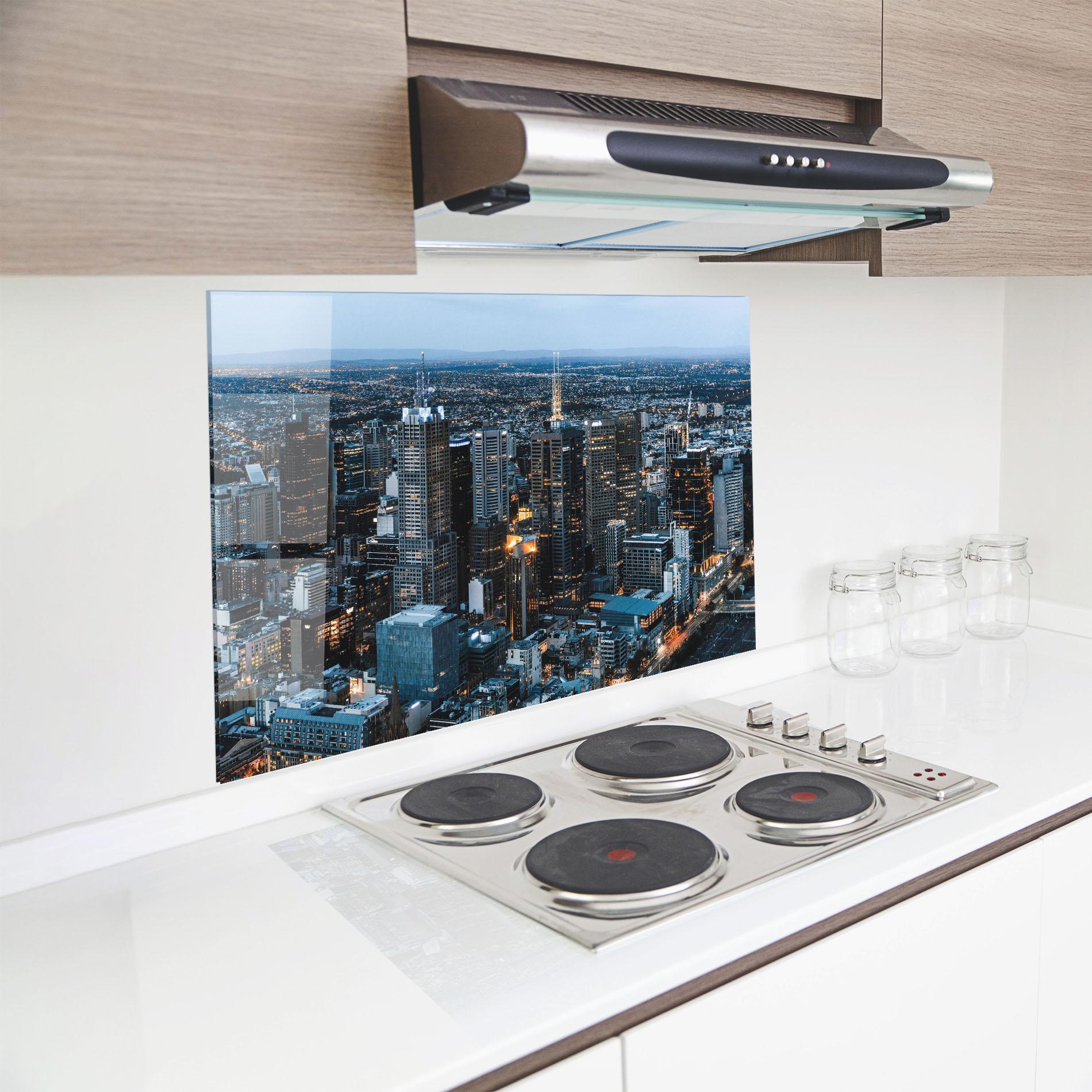 Konyhai üveg hátfal Yellow Lights Skyline mockup 8