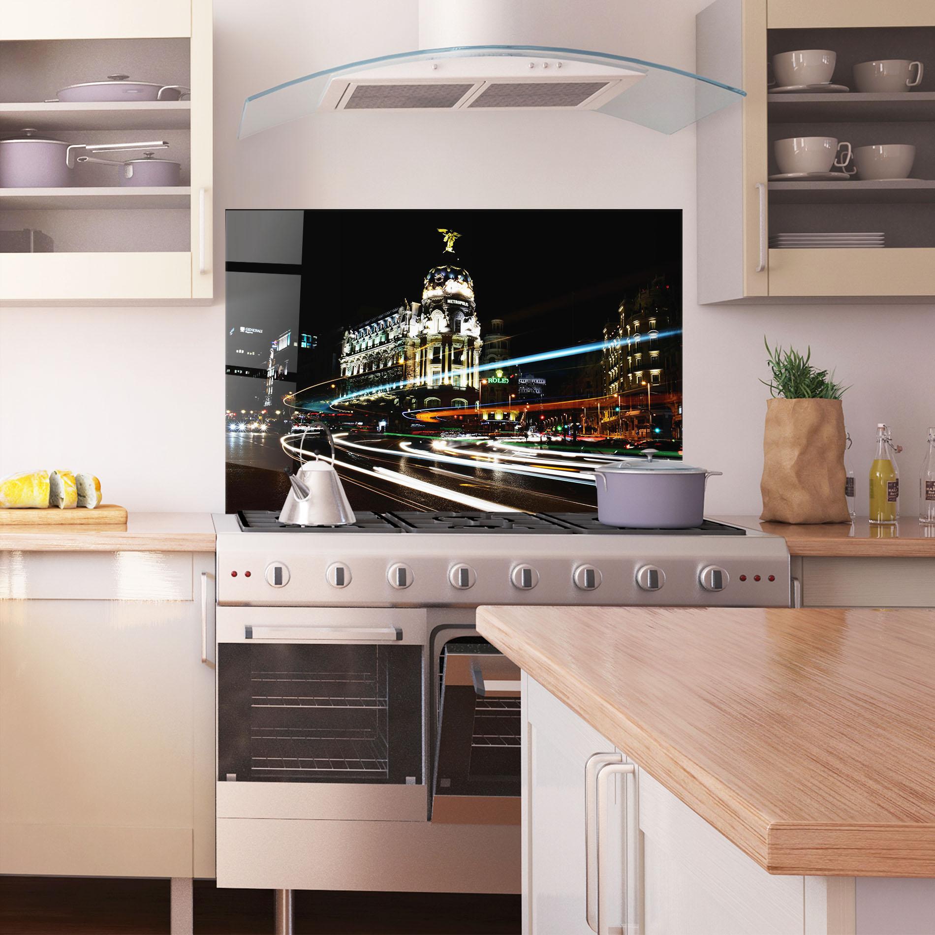 Konyhai üveg hátfal Madrid At Night mockup 1