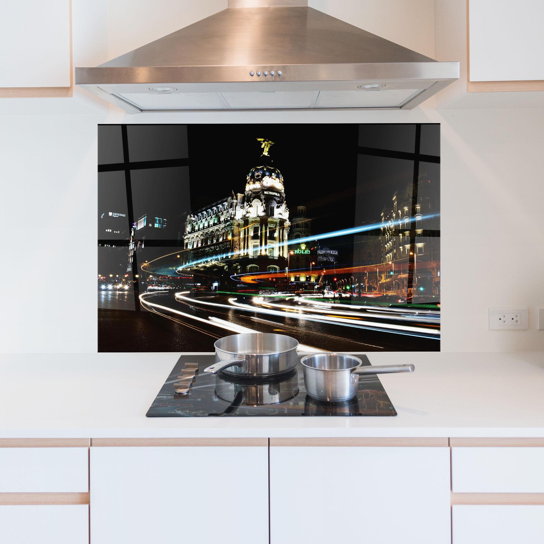 Konyhai üveg hátfal Madrid At Night mockup 5
