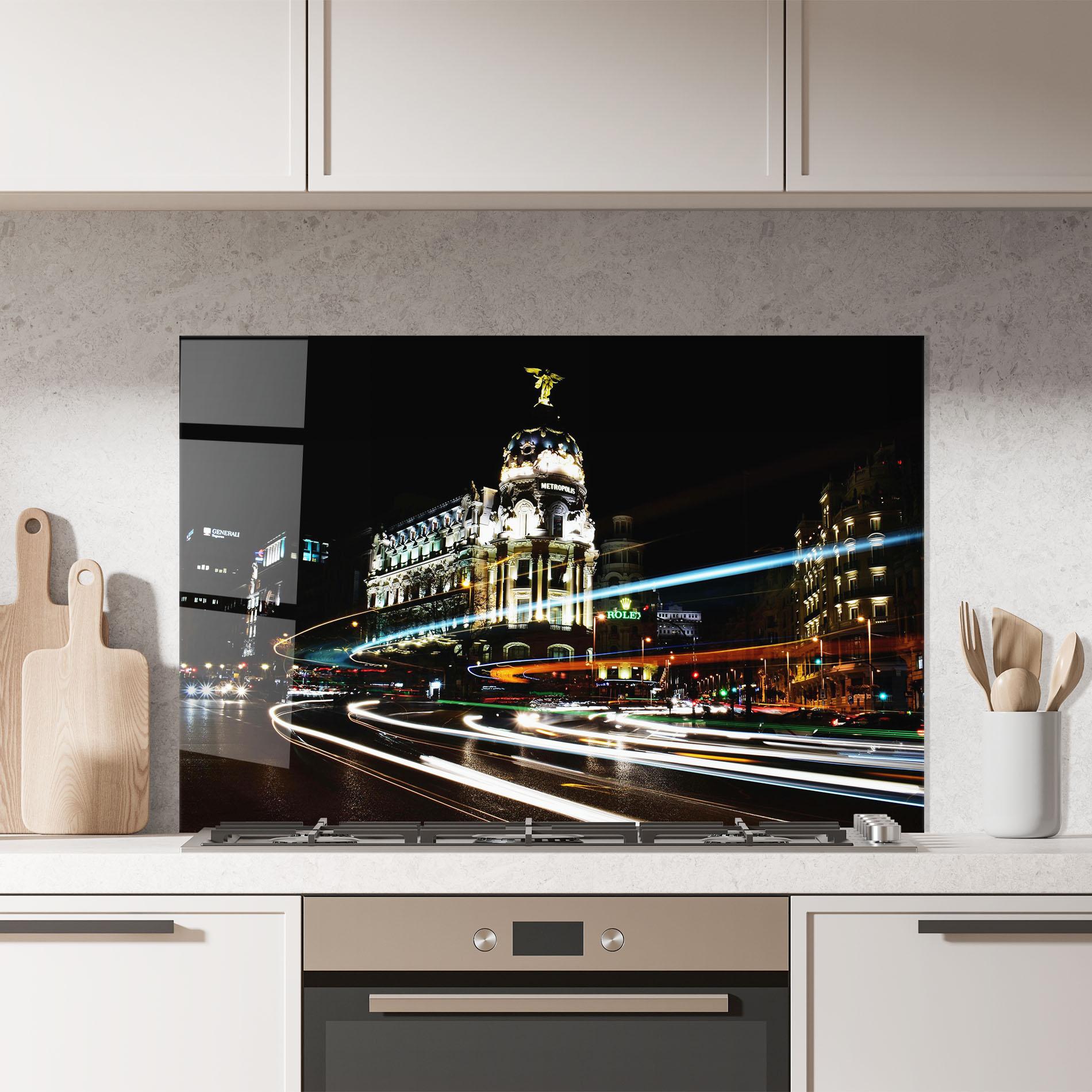 Konyhai üveg hátfal Madrid At Night mockup 7