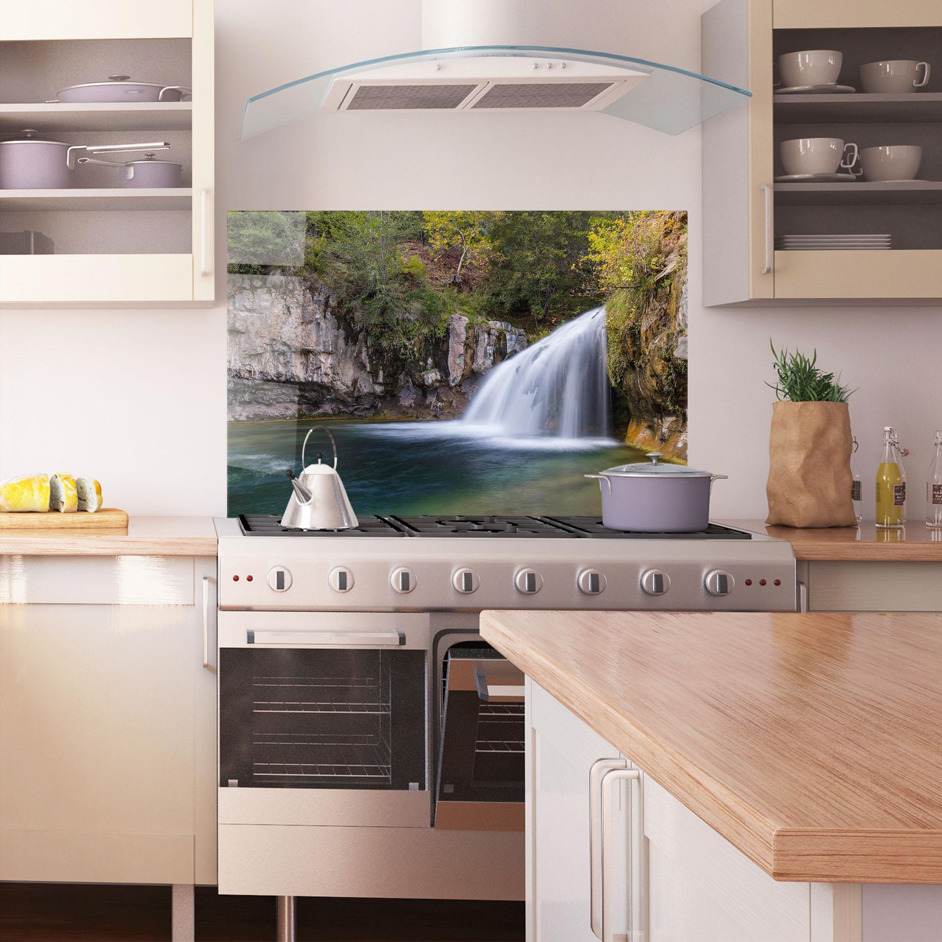 Konyhai üveg hátfal White Waterfall mockup 1