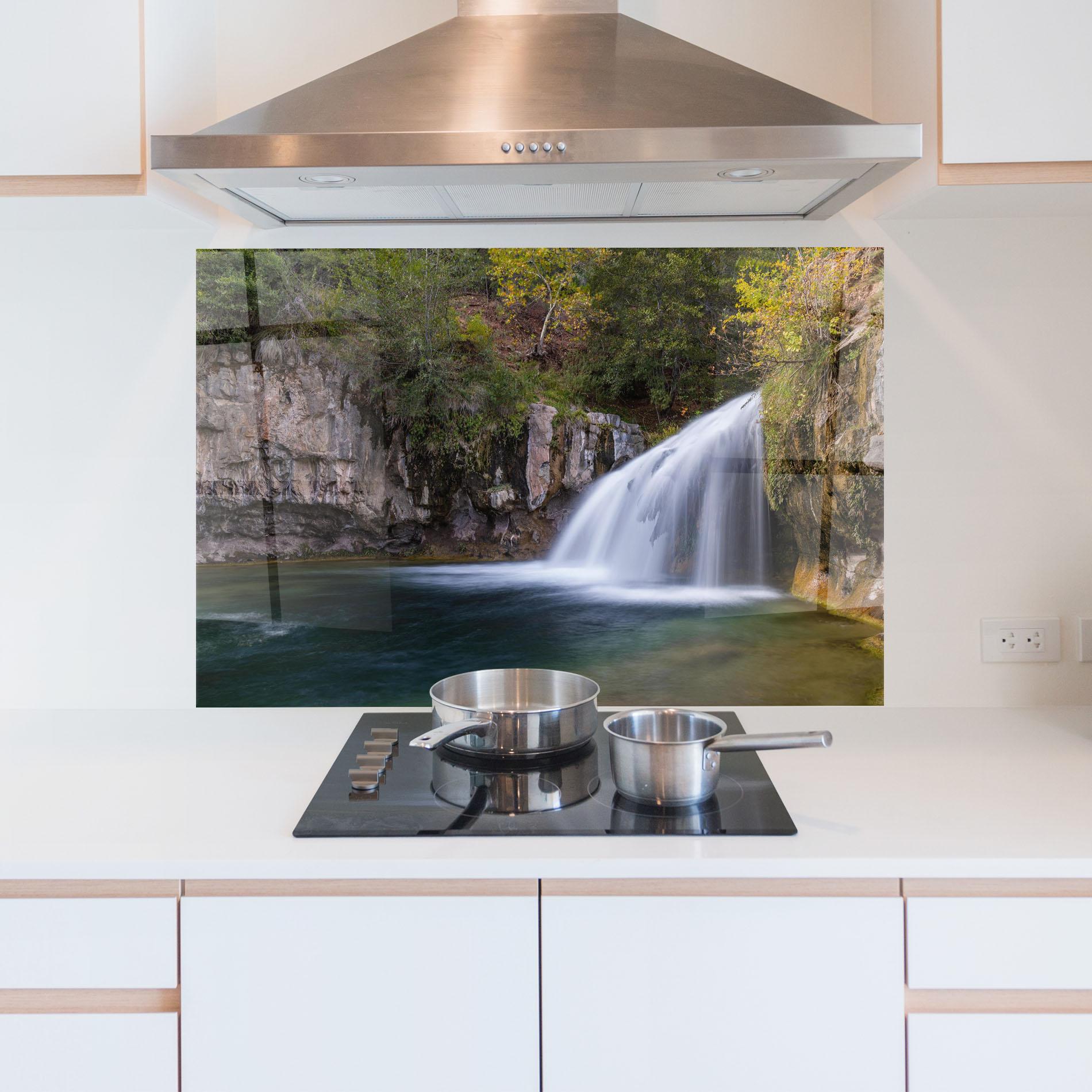 Konyhai üveg hátfal White Waterfall mockup 5