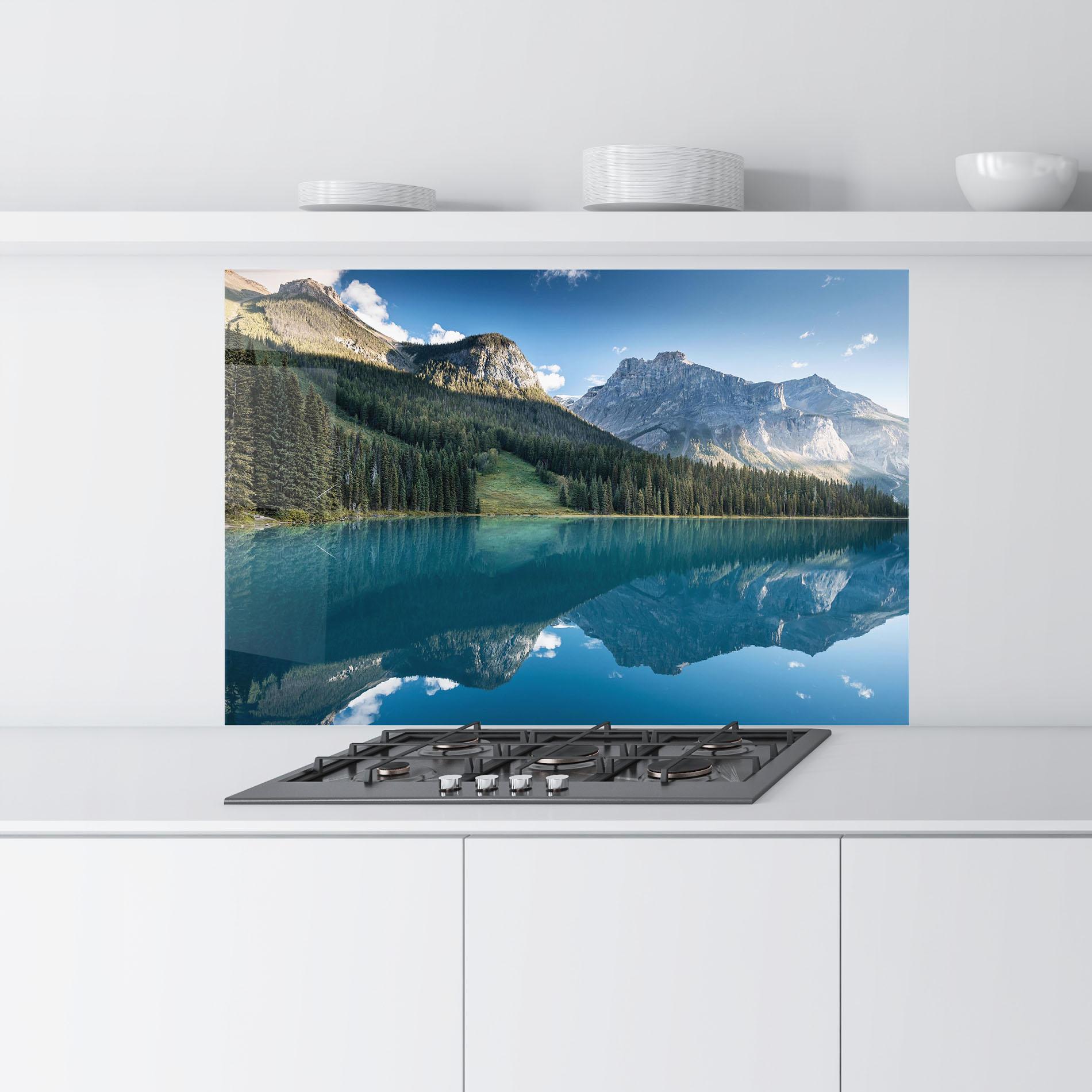 Konyhai üveg hátfal Beautiful Emerald Lake mockup 9