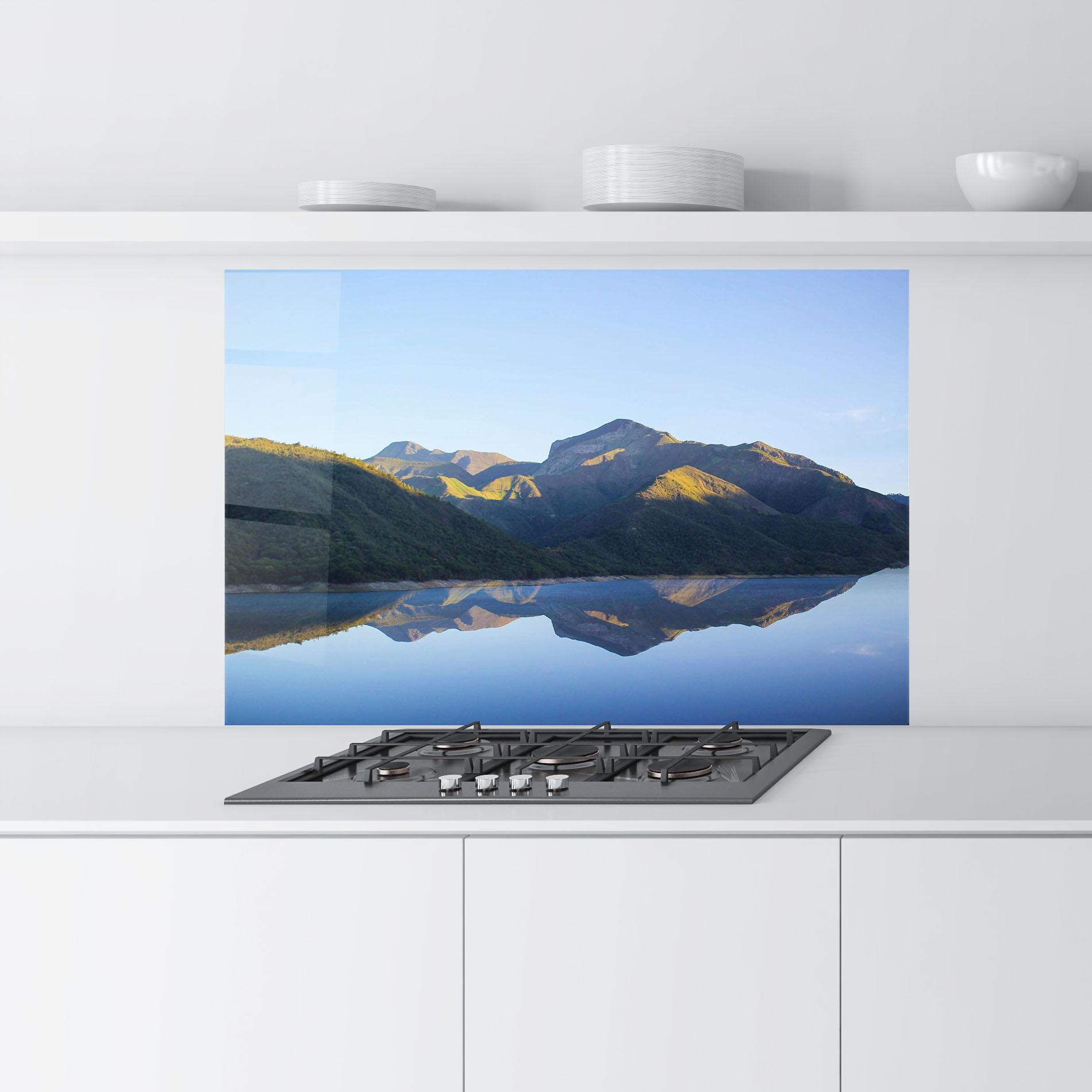 Konyhai üveg hátfal Blue Nice Lake mockup 9