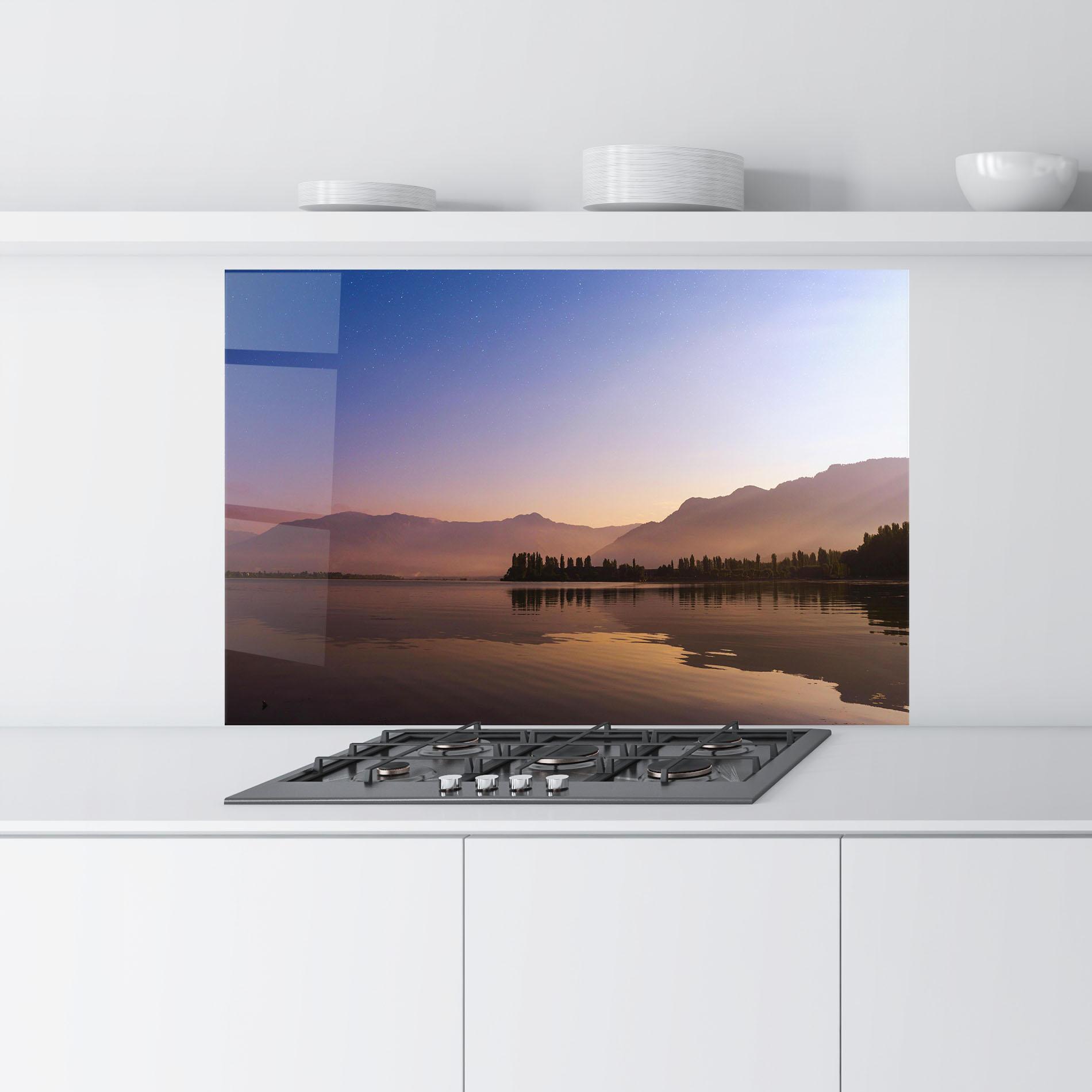 Konyhai üveg hátfal Brown Light Lake mockup 9