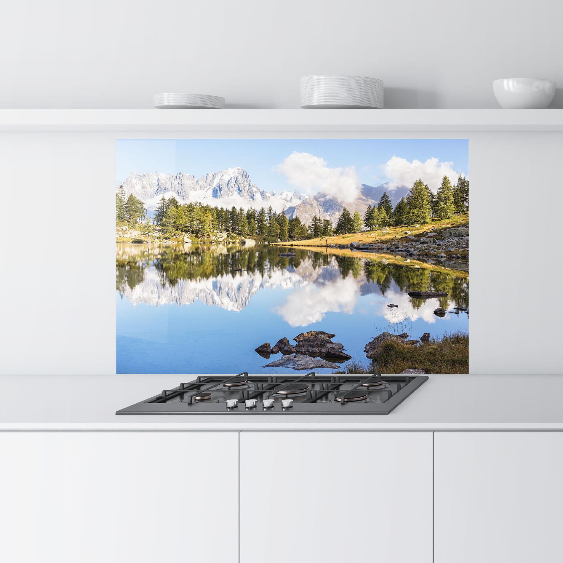 Konyhai üveg hátfal Mountain Reflection mockup 9