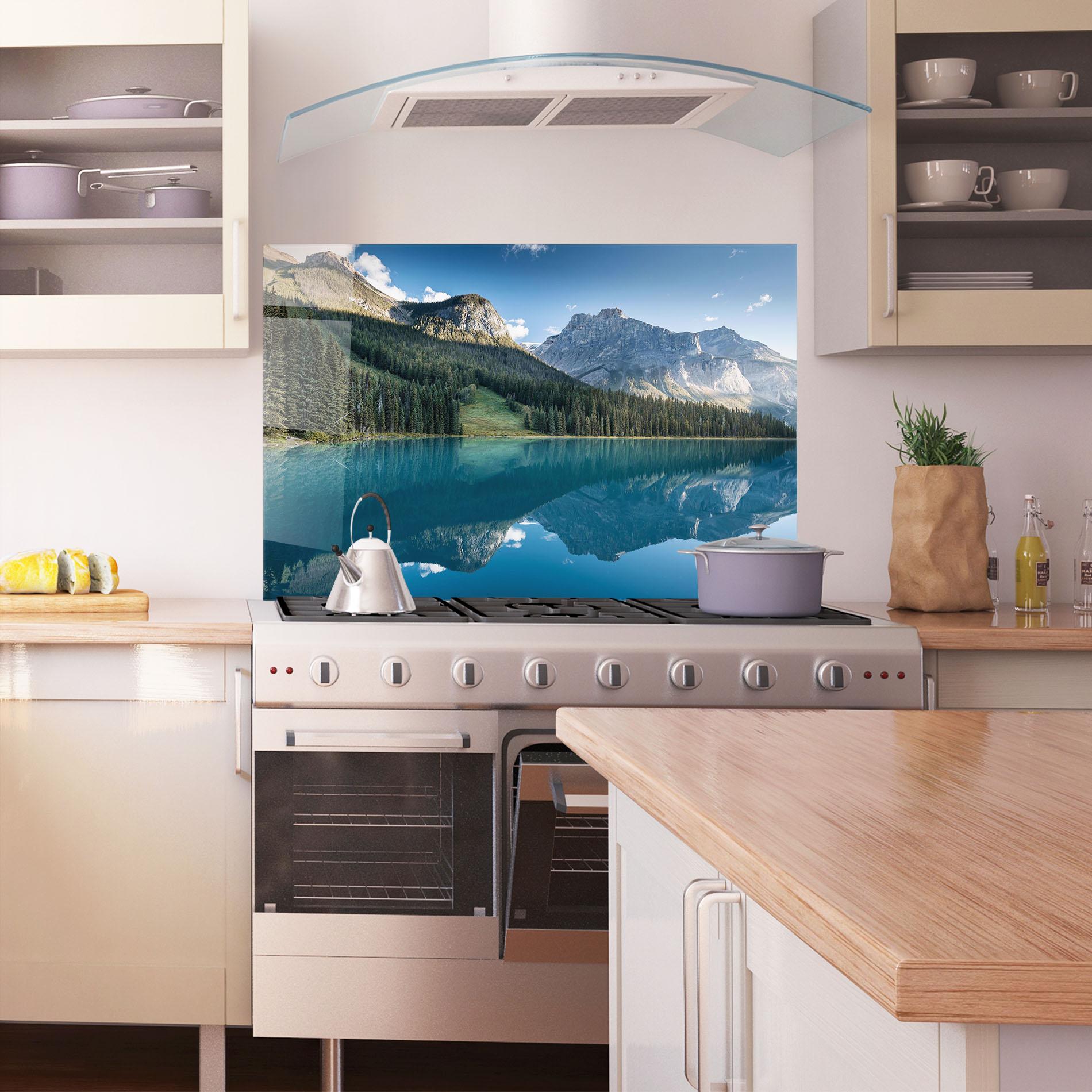 Konyhai üveg hátfal Beautiful Emerald Lake mockup 1