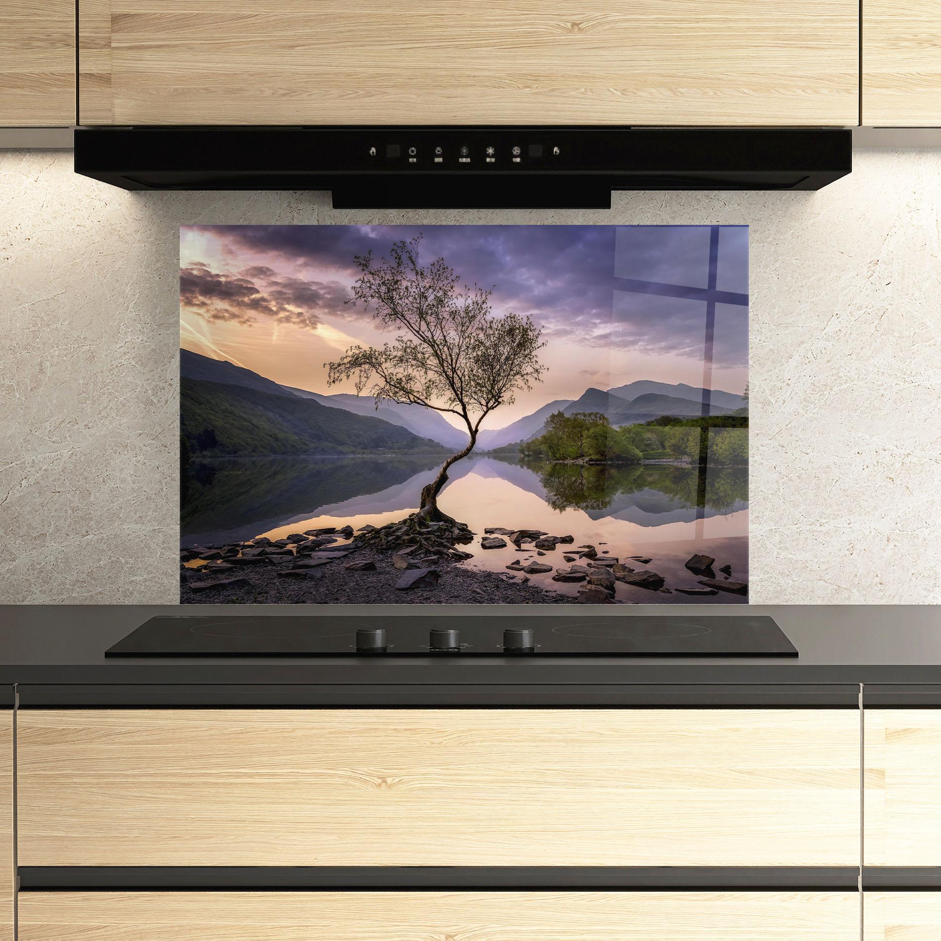 Konyhai üveg hátfal Lone Tree mockup 3