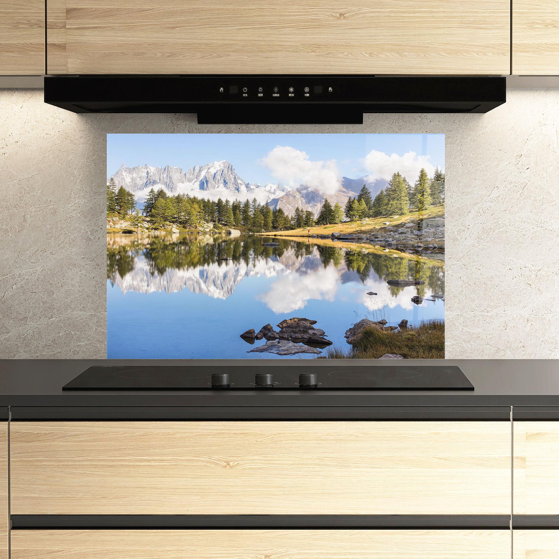 Konyhai üveg hátfal Mountain Reflection mockup 3