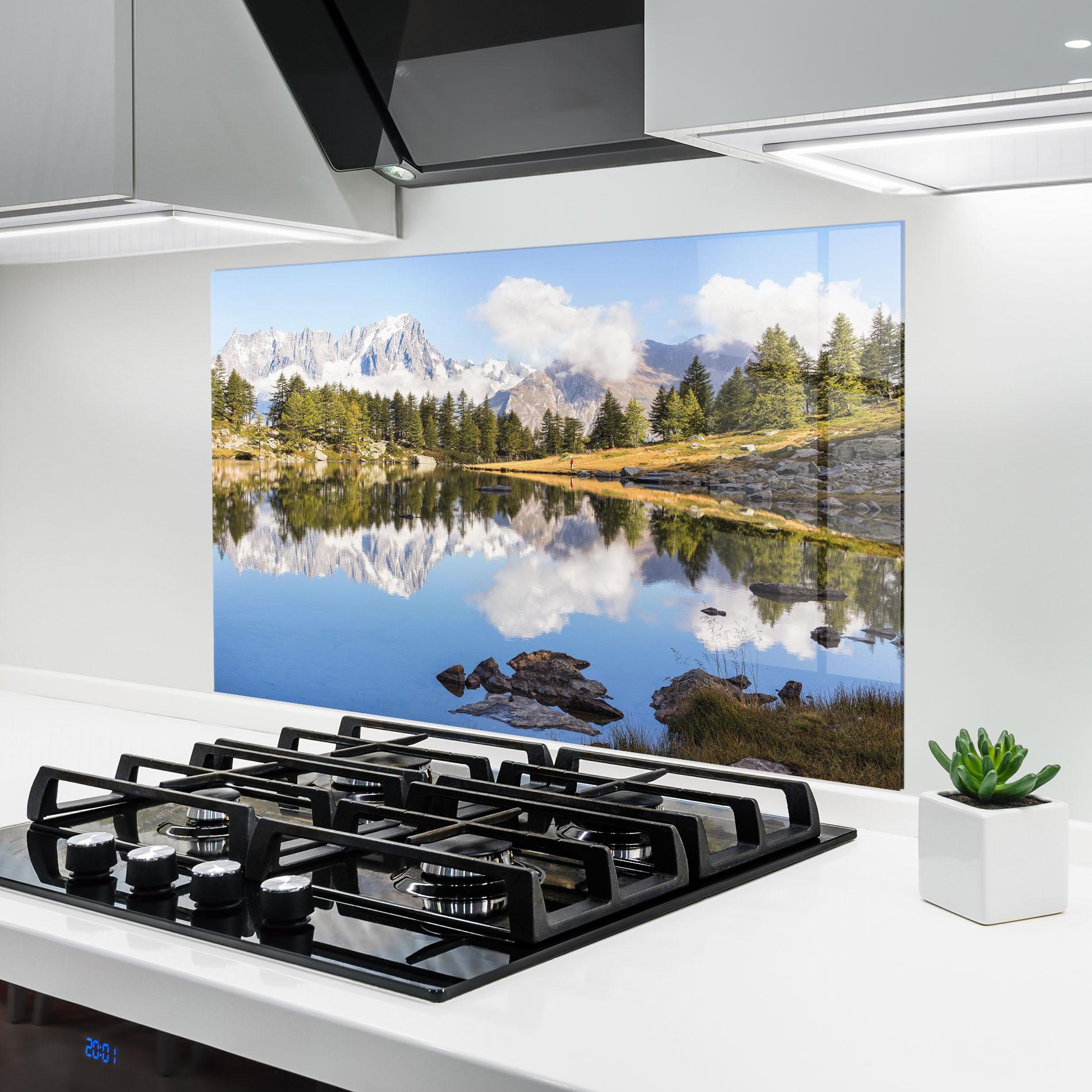 Konyhai üveg hátfal Mountain Reflection mockup 6