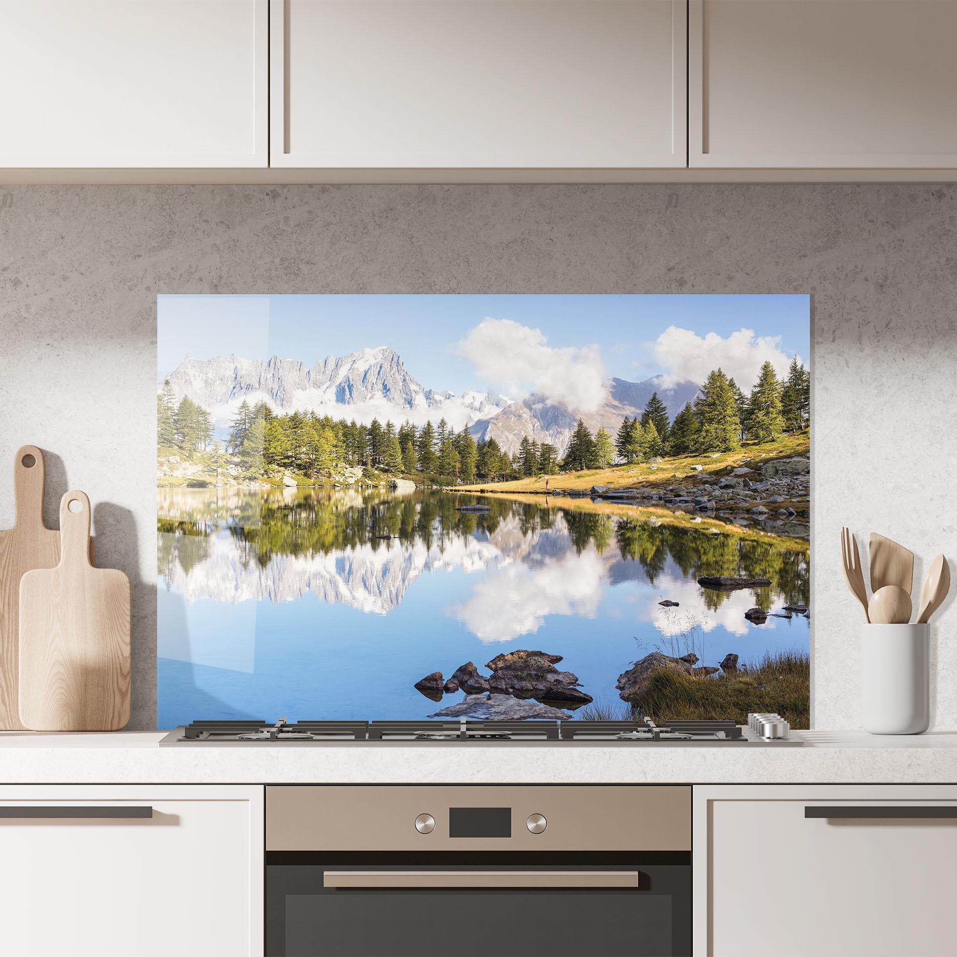 Konyhai üveg hátfal Mountain Reflection mockup 7