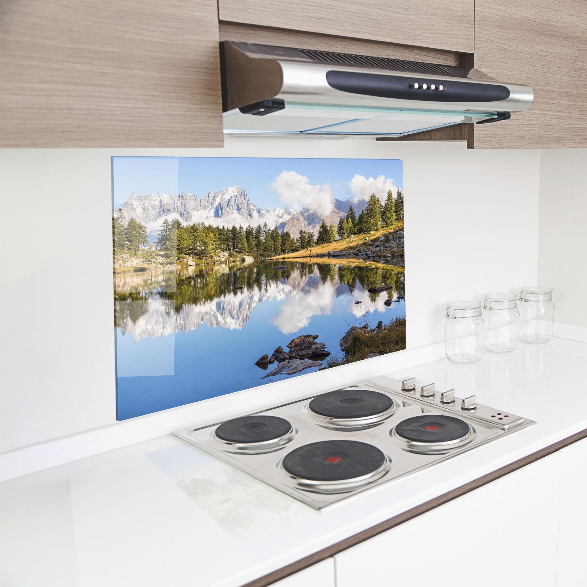 Konyhai üveg hátfal Mountain Reflection mockup 8